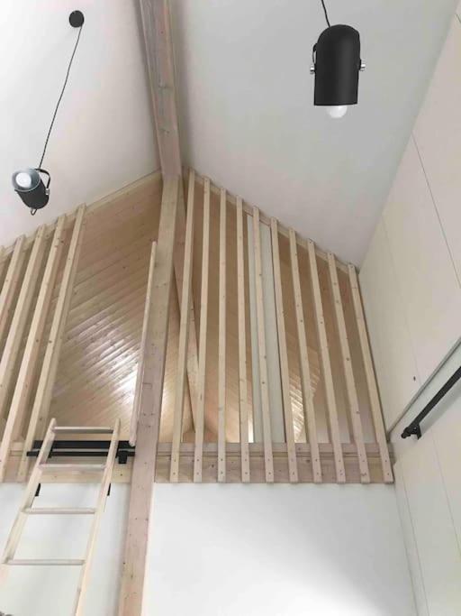 Modernes, ökologisches Design Ferienhaus in der Eifel Vulkaneifel I 2 Schlafzimmer, Sauna, Yoga & Kaminofen, schnelles WLAN & Arbeitsplatz