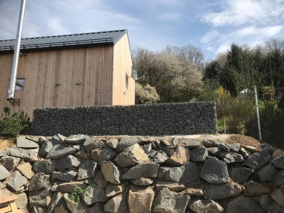 Modernes, ökologisches Design Ferienhaus in der Eifel Vulkaneifel I 2 Schlafzimmer, Sauna, Yoga & Kaminofen, schnelles WLAN & Arbeitsplatz