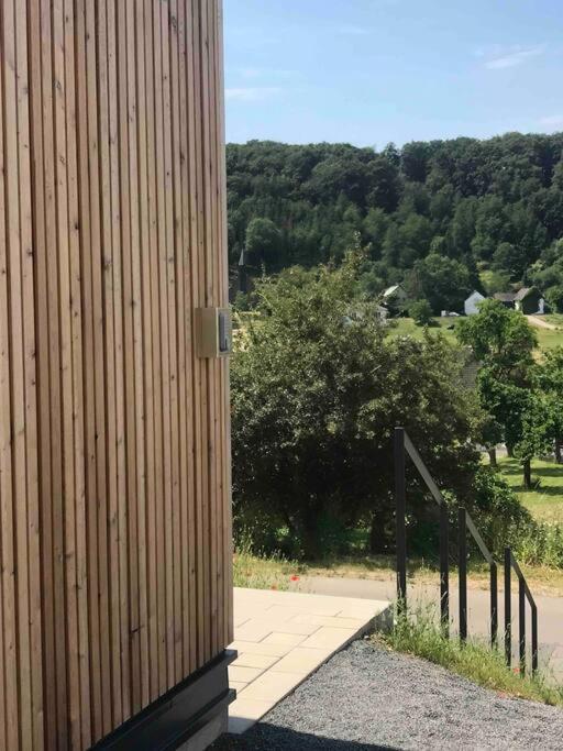 Modernes, ökologisches Design Ferienhaus in der Eifel Vulkaneifel I 2 Schlafzimmer, Sauna, Yoga & Kaminofen, schnelles WLAN & Arbeitsplatz