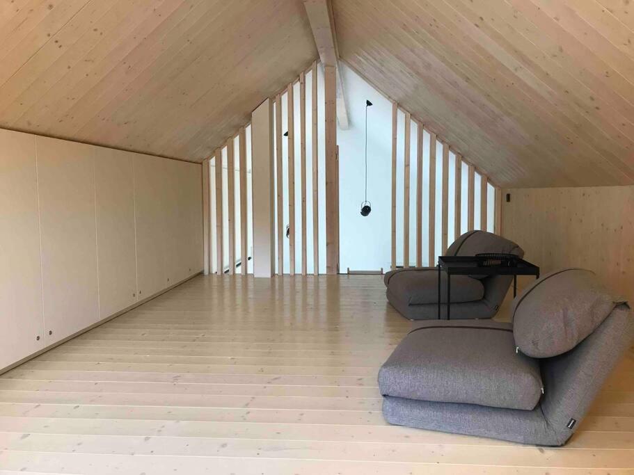 Modernes, ökologisches Design Ferienhaus in der Eifel Vulkaneifel I 2 Schlafzimmer, Sauna, Yoga & Kaminofen, schnelles WLAN & Arbeitsplatz