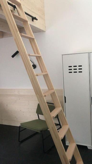 Modernes, ökologisches Design Ferienhaus in der Eifel Vulkaneifel I 2 Schlafzimmer, Sauna, Yoga & Kaminofen, schnelles WLAN & Arbeitsplatz