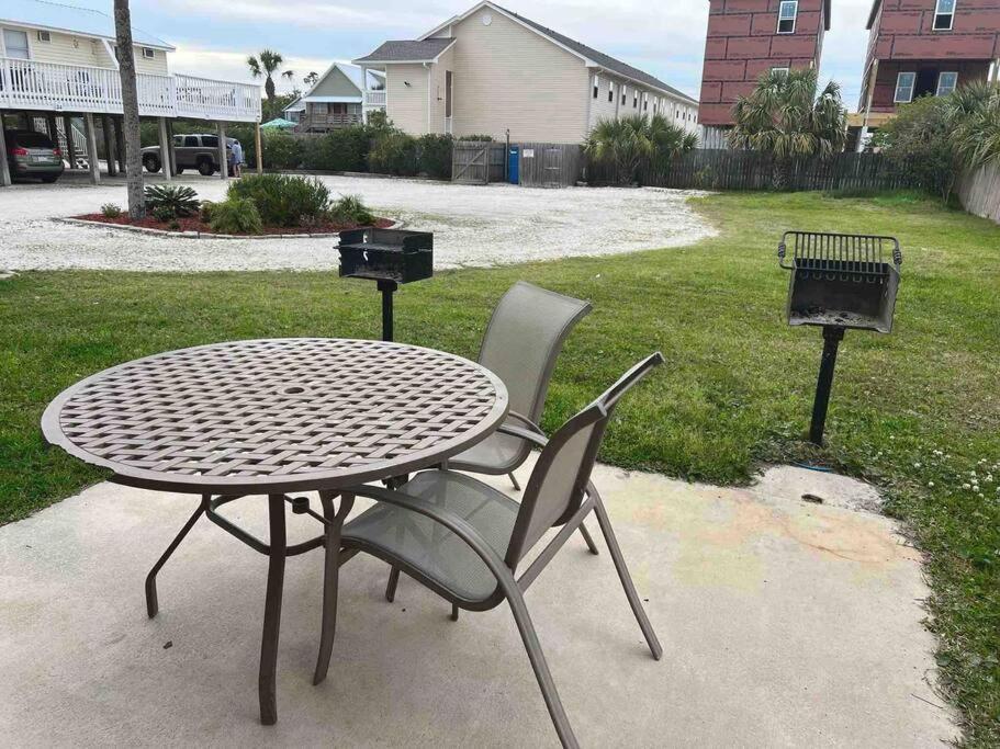 Private Beach Access With Pool and 2-MIn Walk to Beach