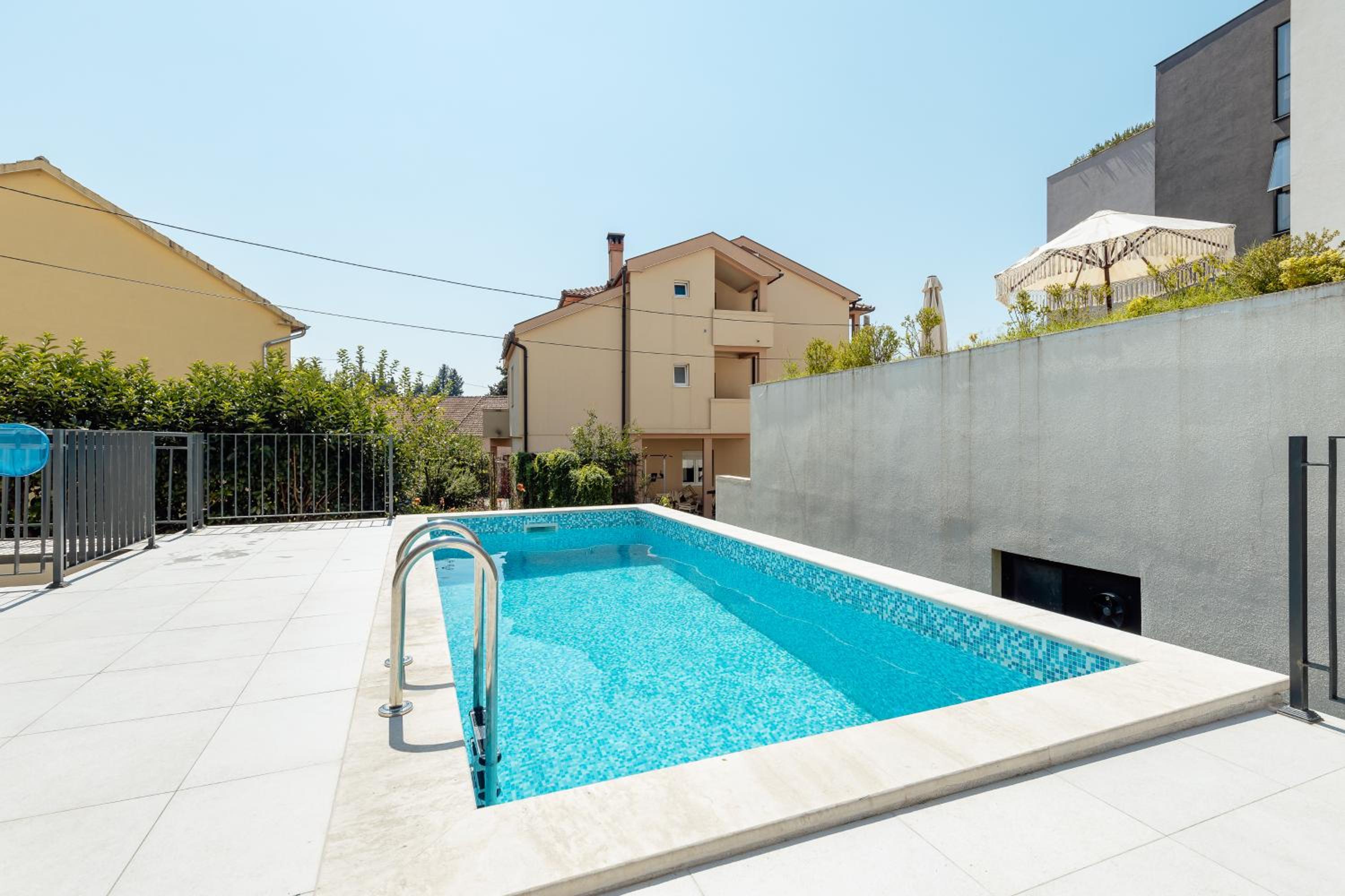 Pool résidence apartment Tivat