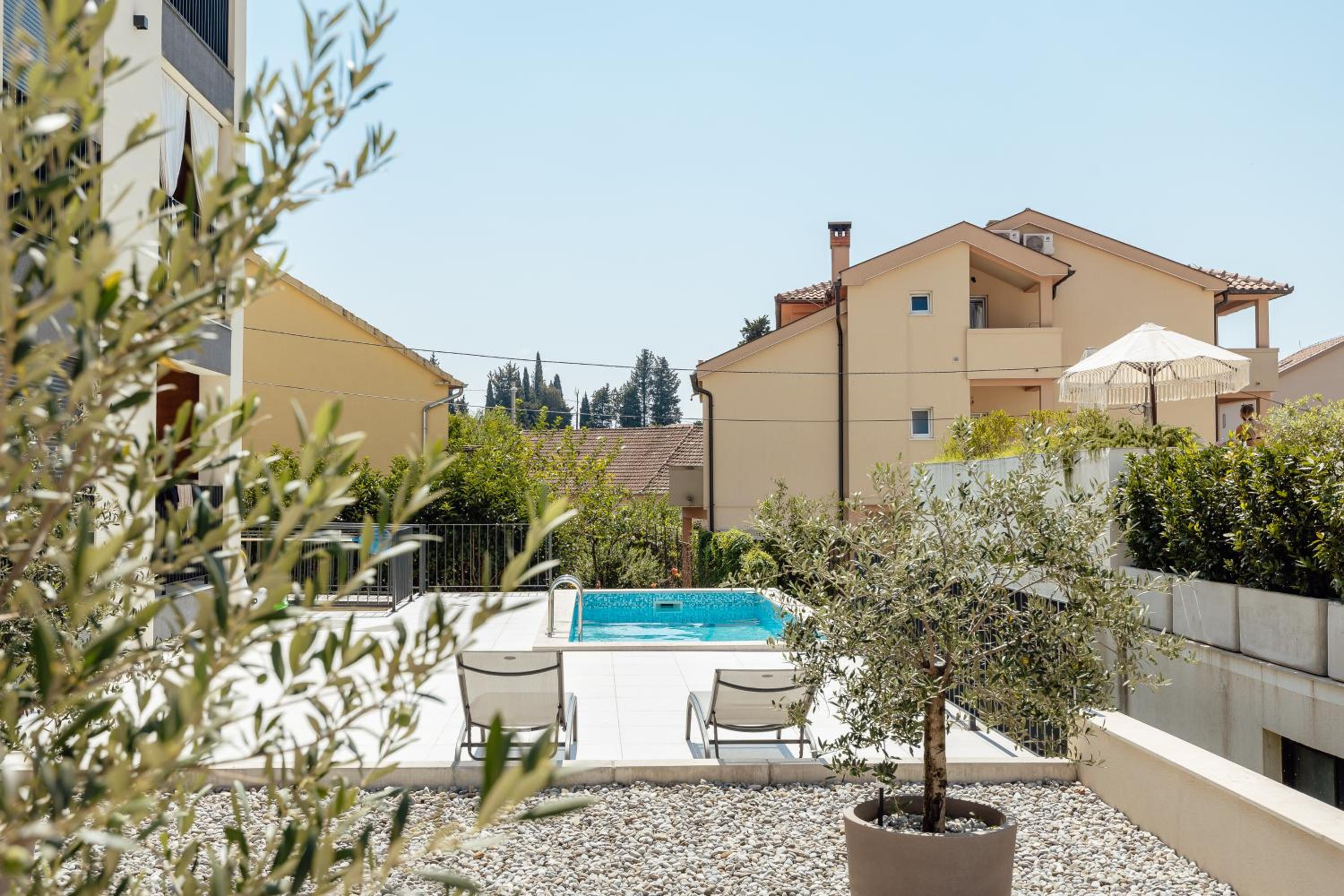 Pool résidence apartment Tivat
