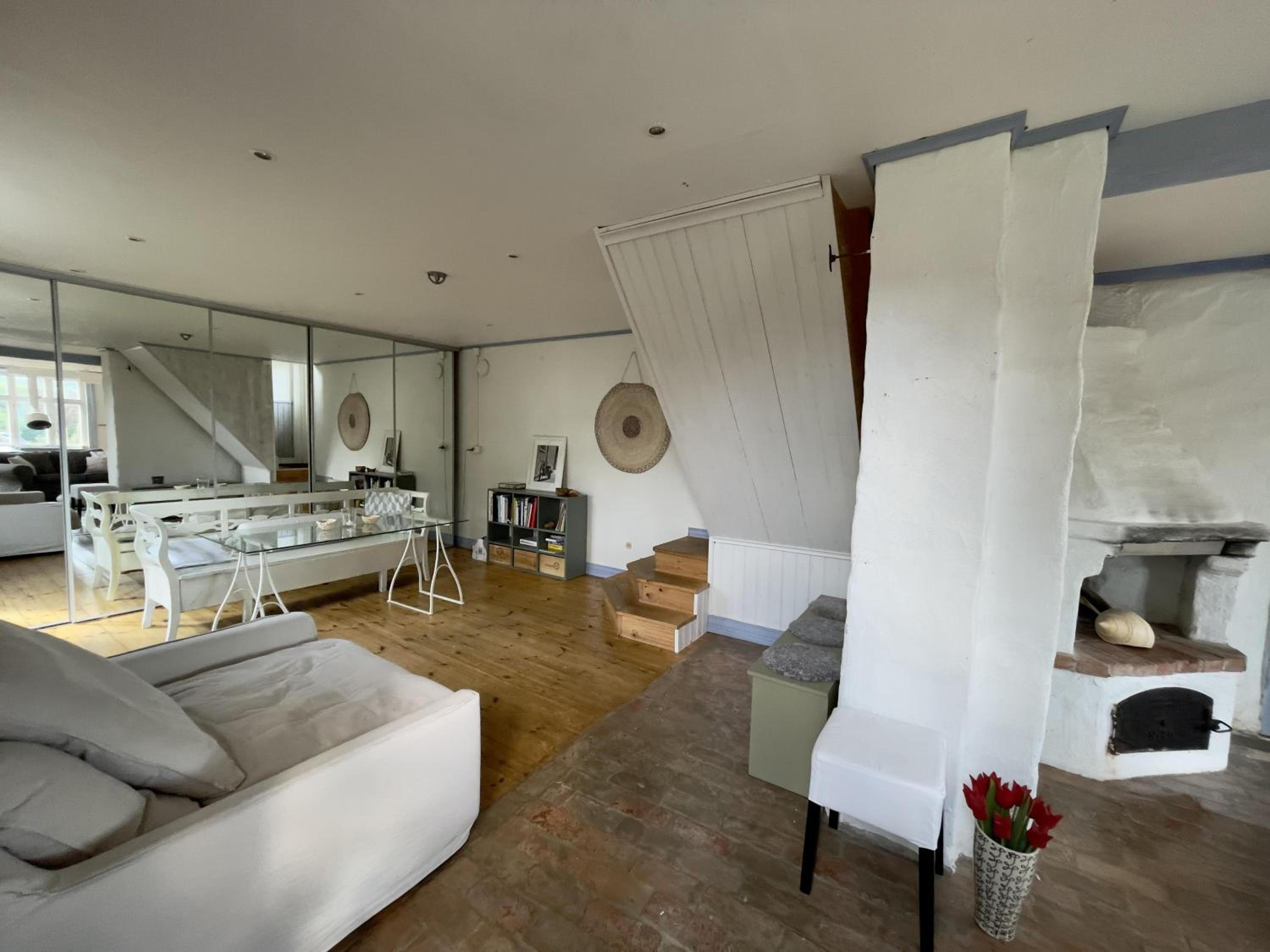 2 Bed House Sleeps 4 with Garden & Free Parking view 3