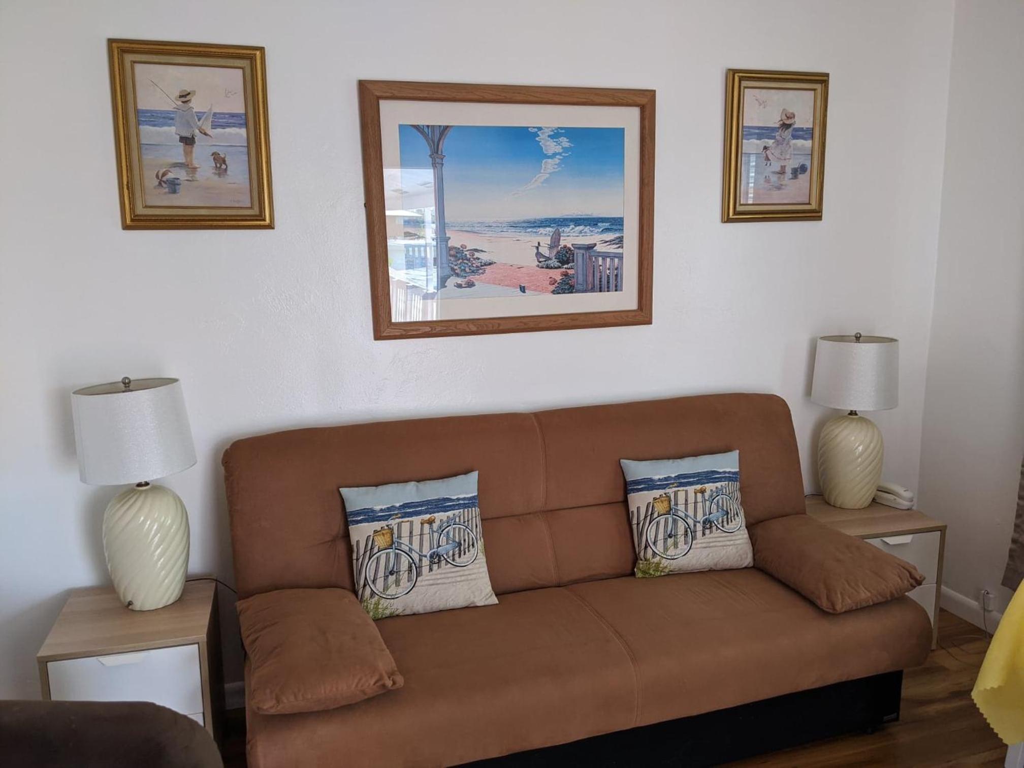 Breakaway Inn Guest House