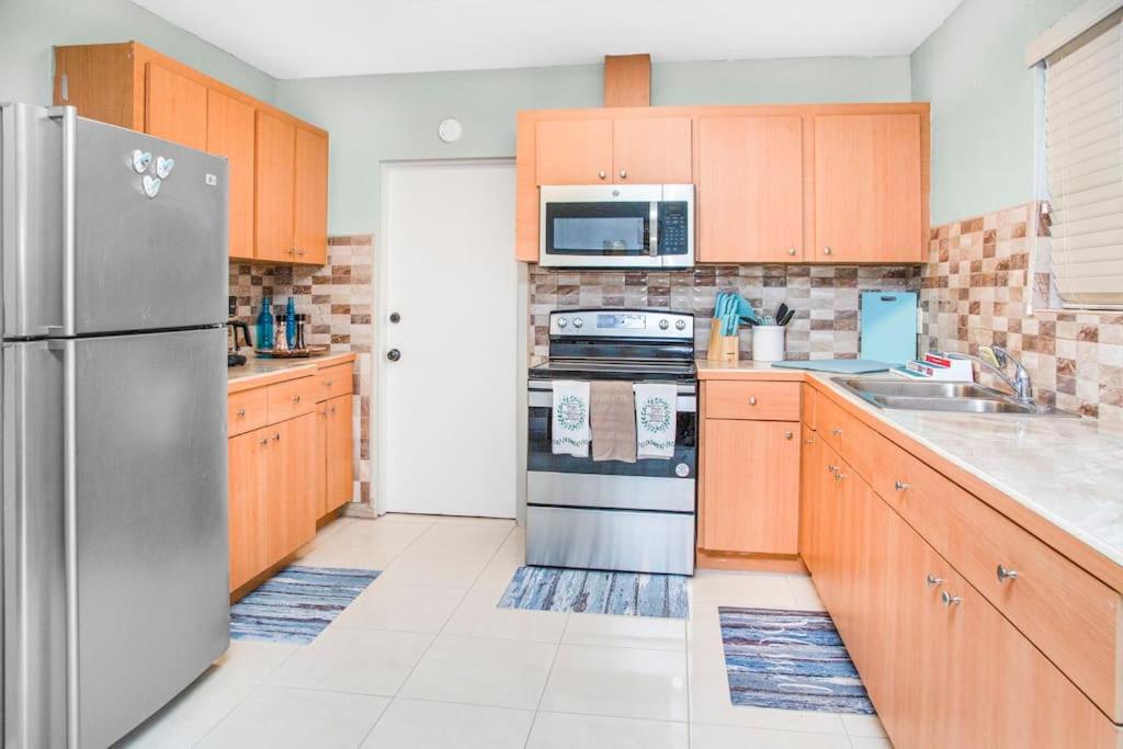 Miami 3BR Cozy Home w/ Spacious Yard