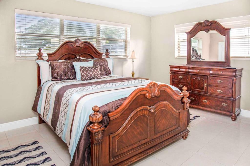 Miami 3BR Cozy Home w/ Spacious Yard