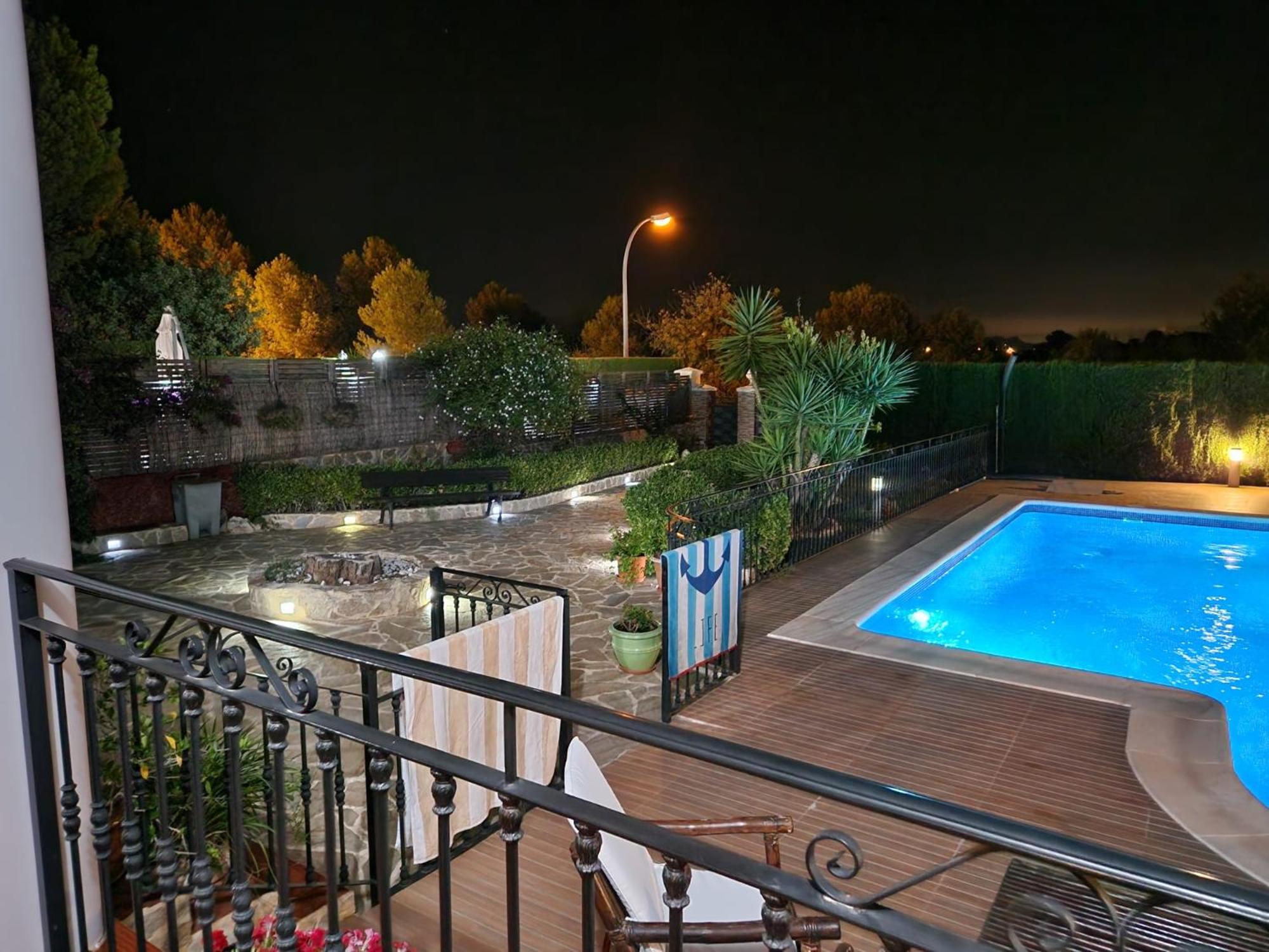 Chalet con piscina en Liria
