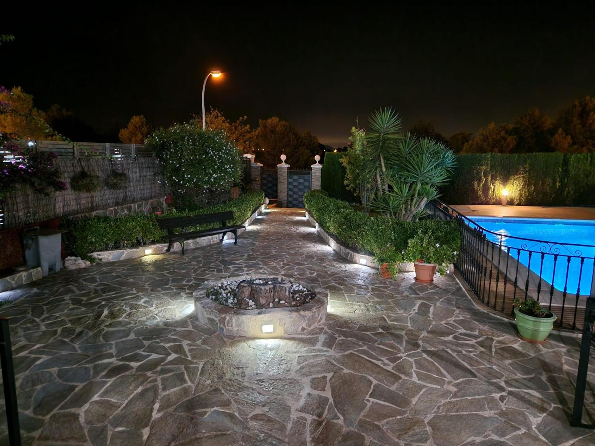 Chalet con piscina en Liria