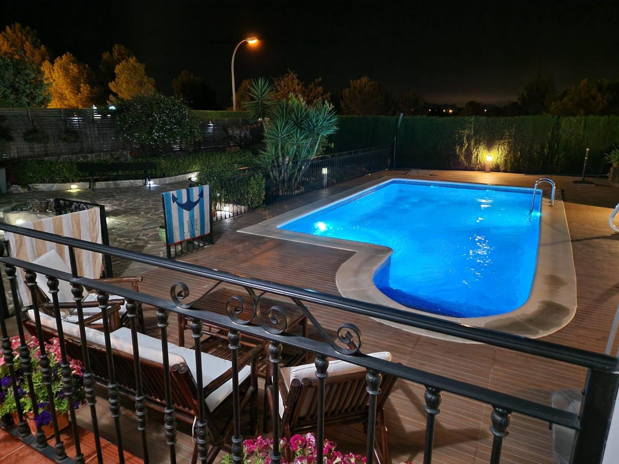 Chalet con piscina en Liria