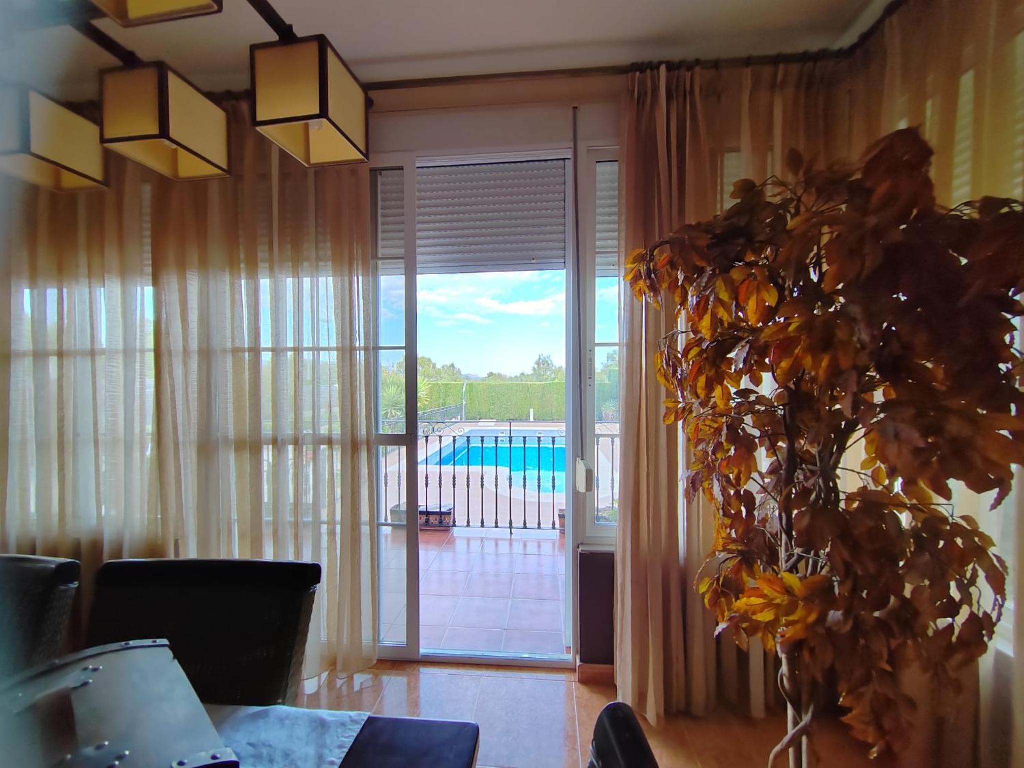Chalet con piscina en Liria