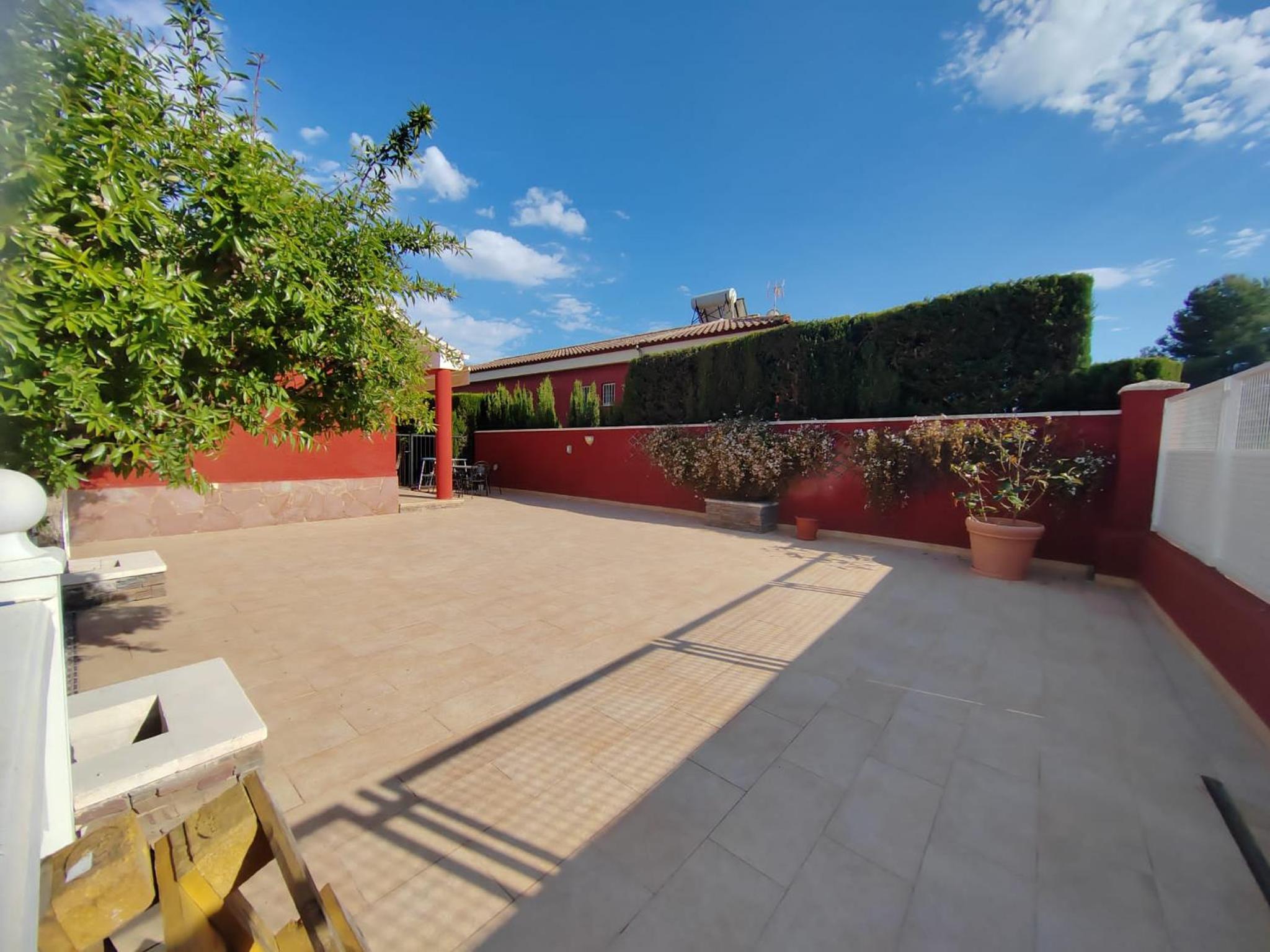 Chalet con piscina en Liria