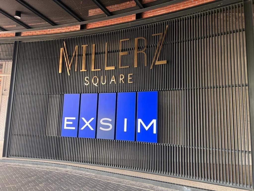 Millerz Suite 3R2B Condo Near MidValley 3 Beds 3 Bedrooms Staycation Best Choice