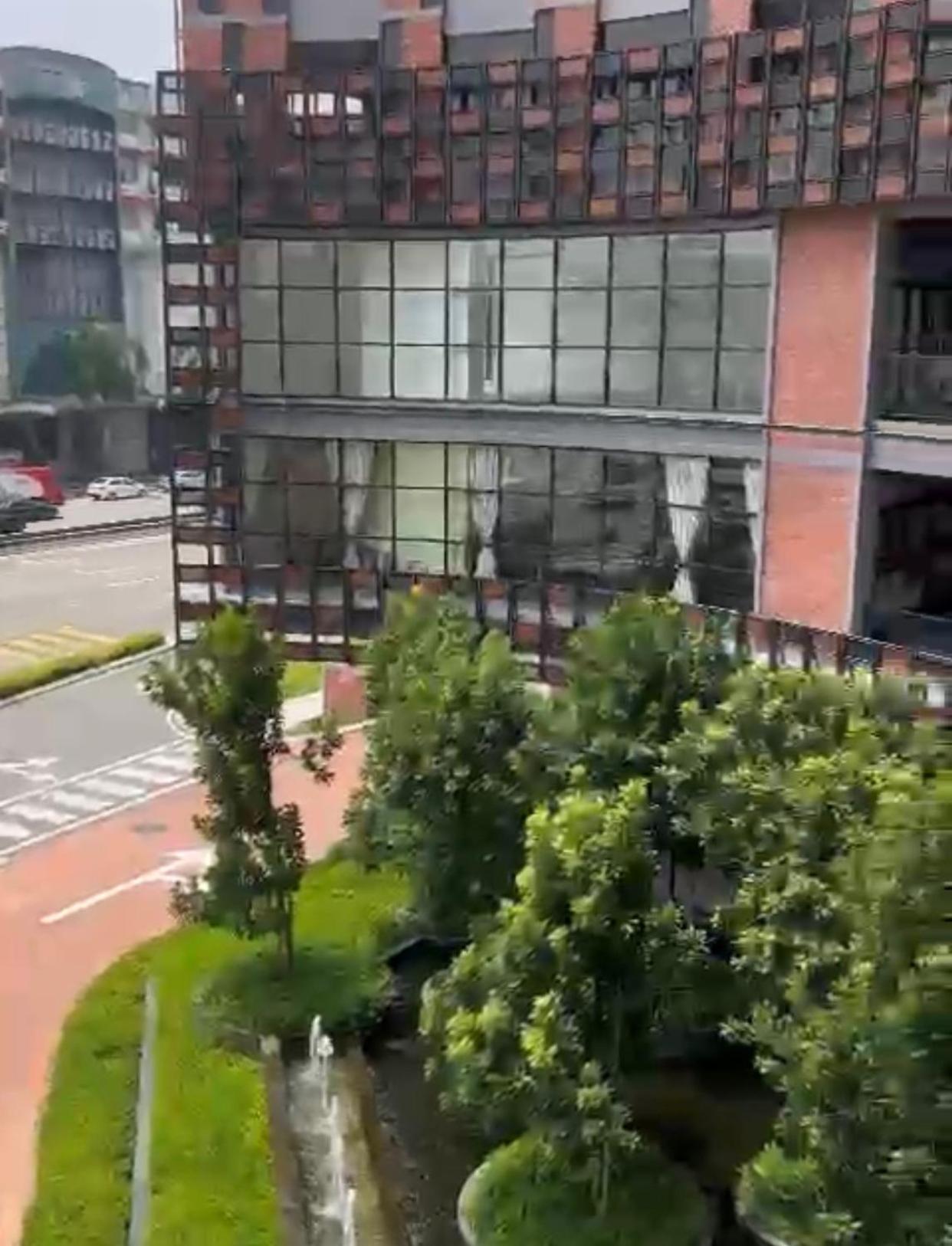 Millerz Suite 3R2B Condo Near MidValley 3 Beds 3 Bedrooms Staycation Best Choice