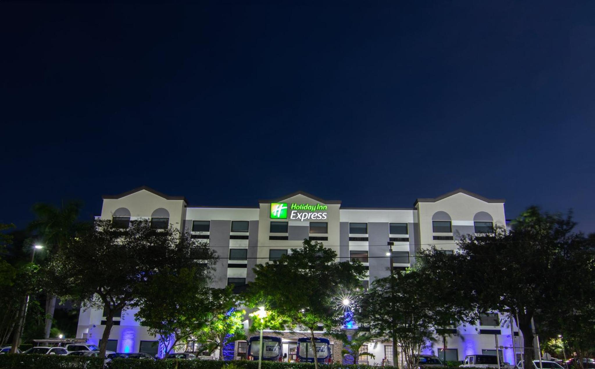 Fort Lauderdale Vacations - Holiday Inn Express and Suites Fort Lauderdale Airport West, an IHG Hotel - Property Image 1