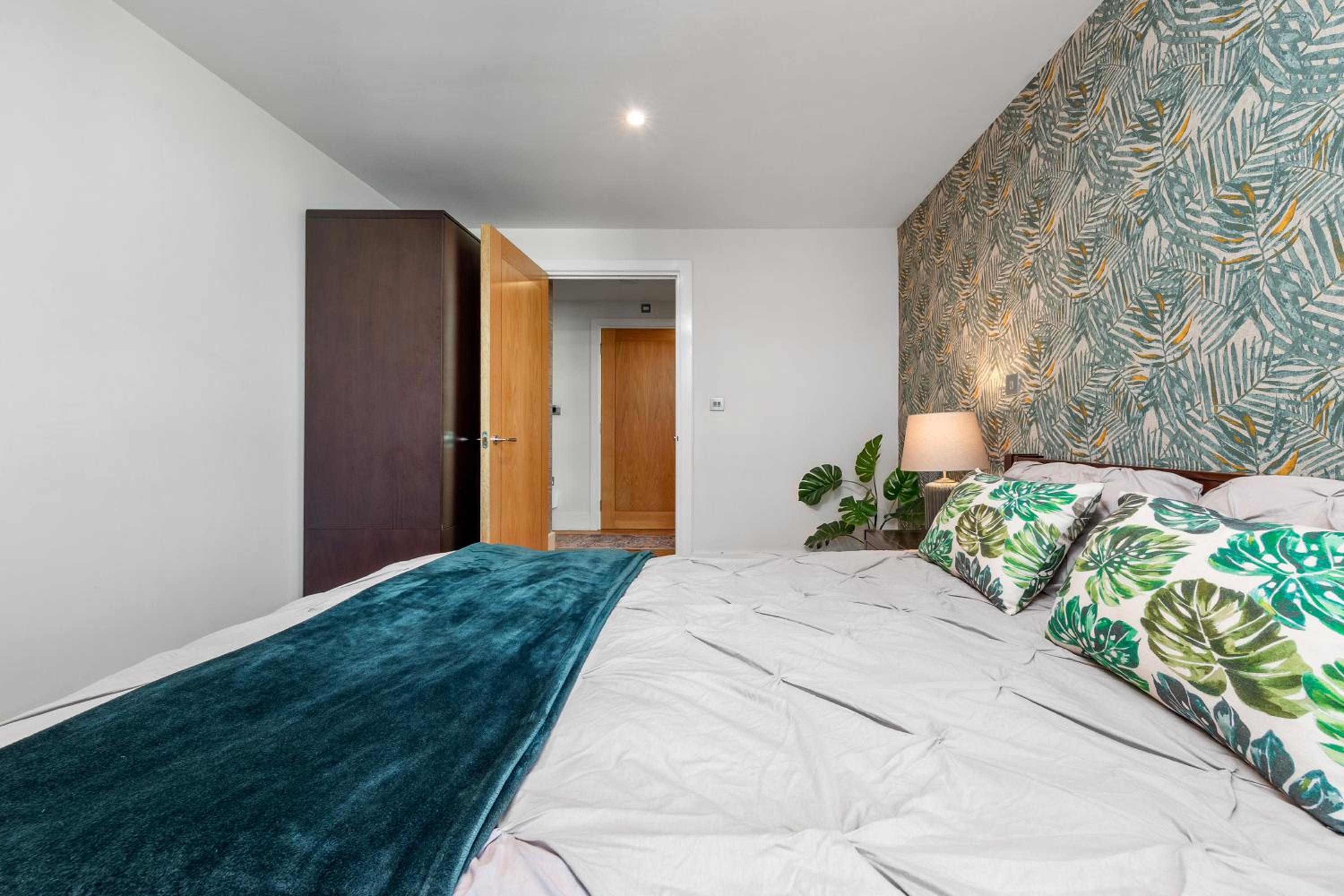 Vauxhall large 2bedroom Central London with amazing River View Panoramic Balcony