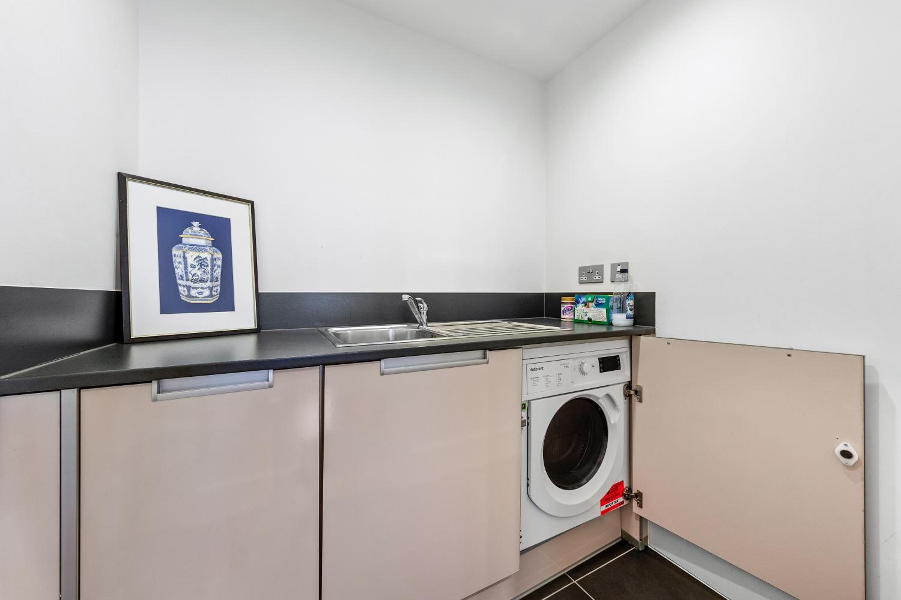 Vauxhall large 2bedroom Central London with amazing River View Panoramic Balcony
