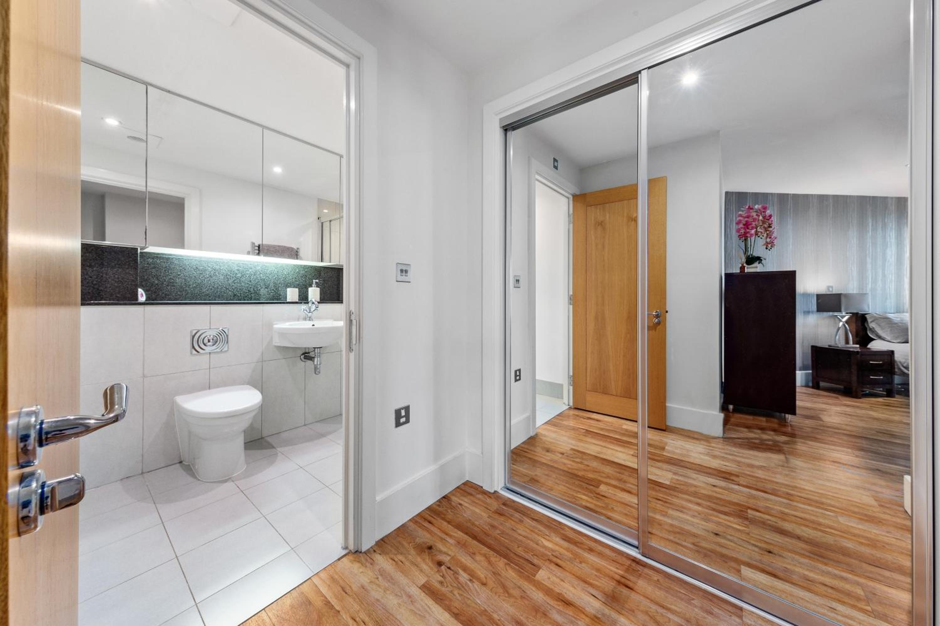 Vauxhall large 2bedroom Central London with amazing River View Panoramic Balcony