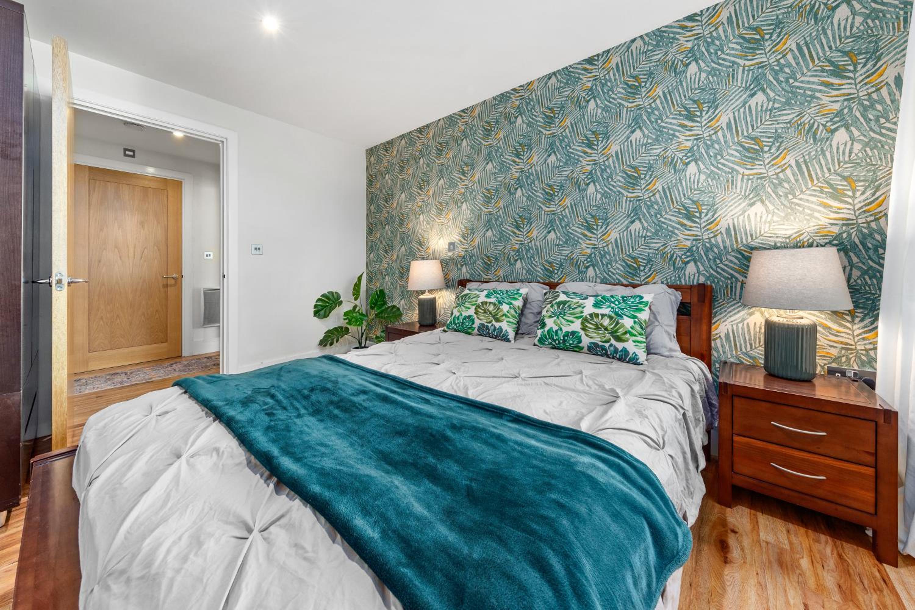 Vauxhall large 2bedroom Central London with amazing River View Panoramic Balcony