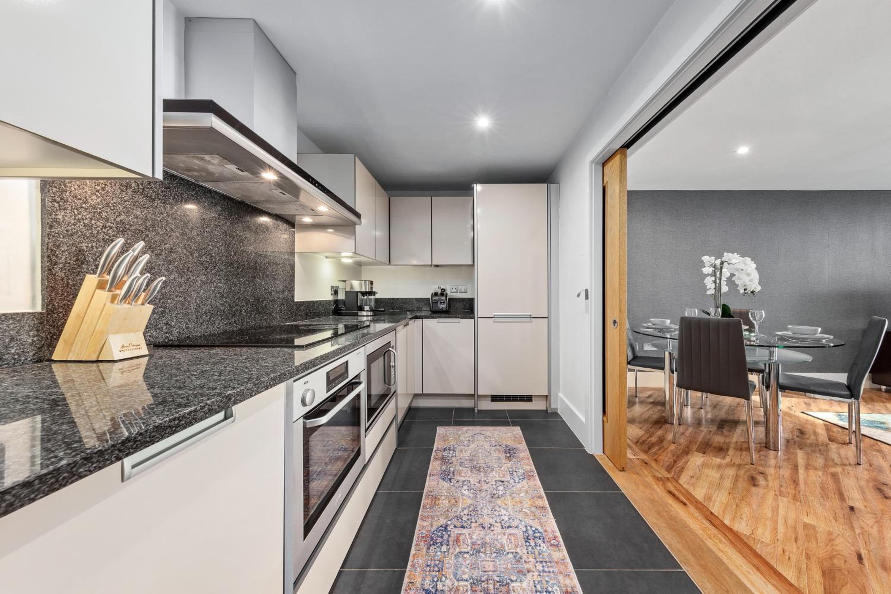 Vauxhall large 2bedroom Central London with amazing River View Panoramic Balcony