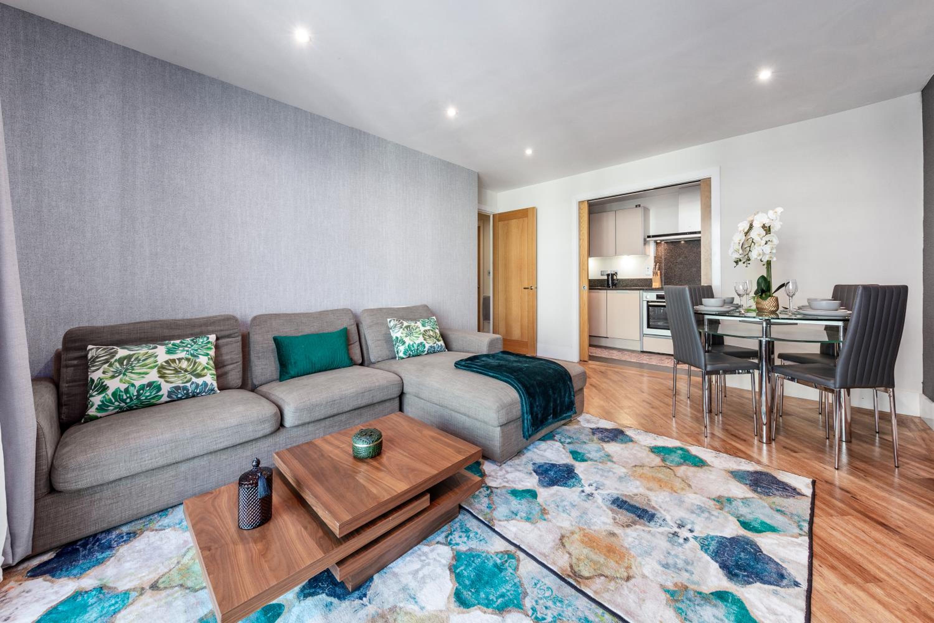 Vauxhall large 2bedroom Central London with amazing River View Panoramic Balcony