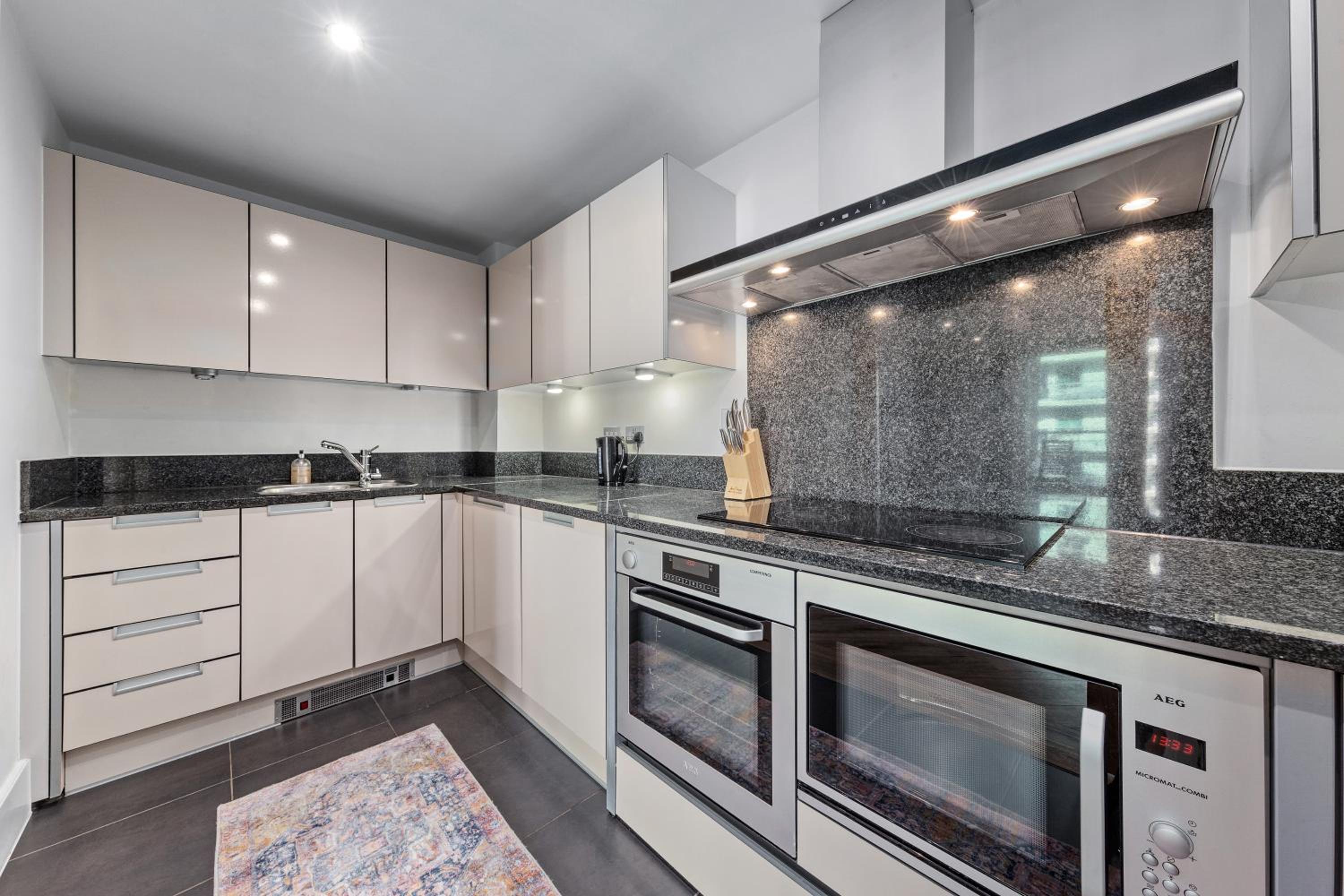 Vauxhall large 2bedroom Central London with amazing River View Panoramic Balcony