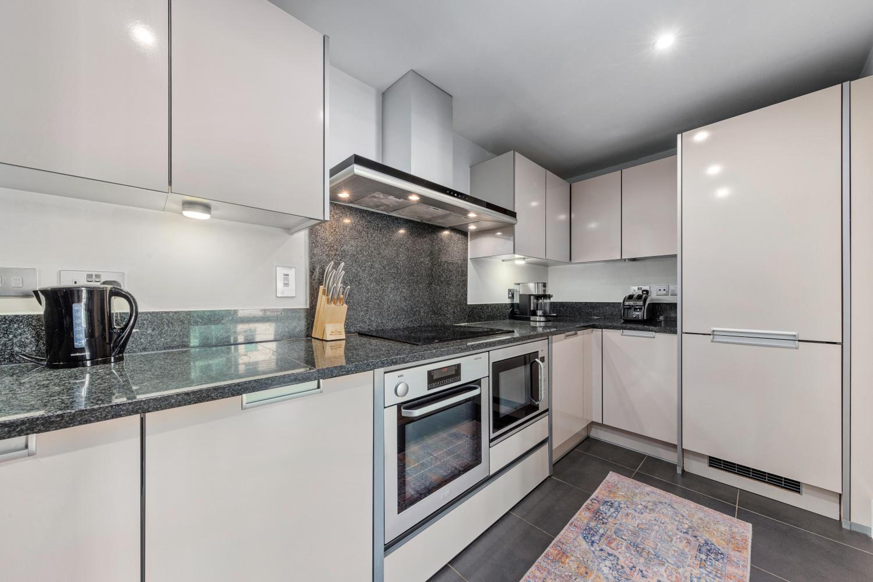 Vauxhall large 2bedroom Central London with amazing River View Panoramic Balcony