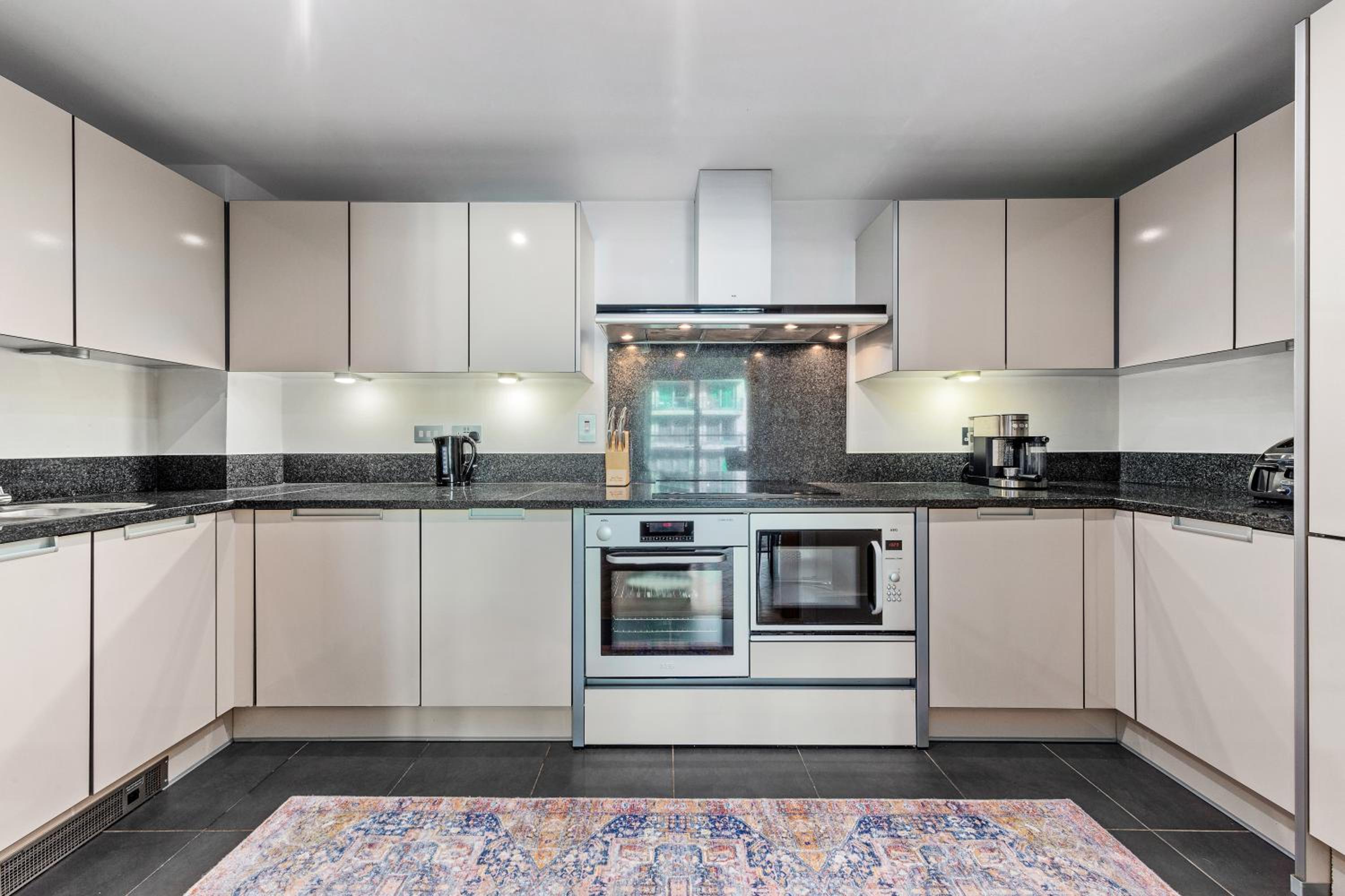 Vauxhall large 2bedroom Central London with amazing River View Panoramic Balcony