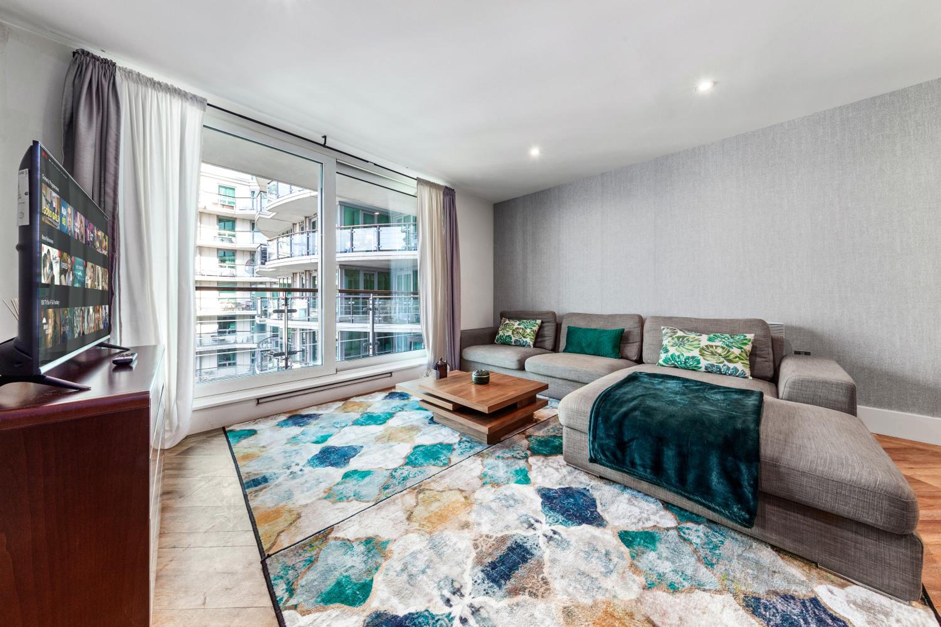 Vauxhall large 2bedroom Central London with amazing River View Panoramic Balcony