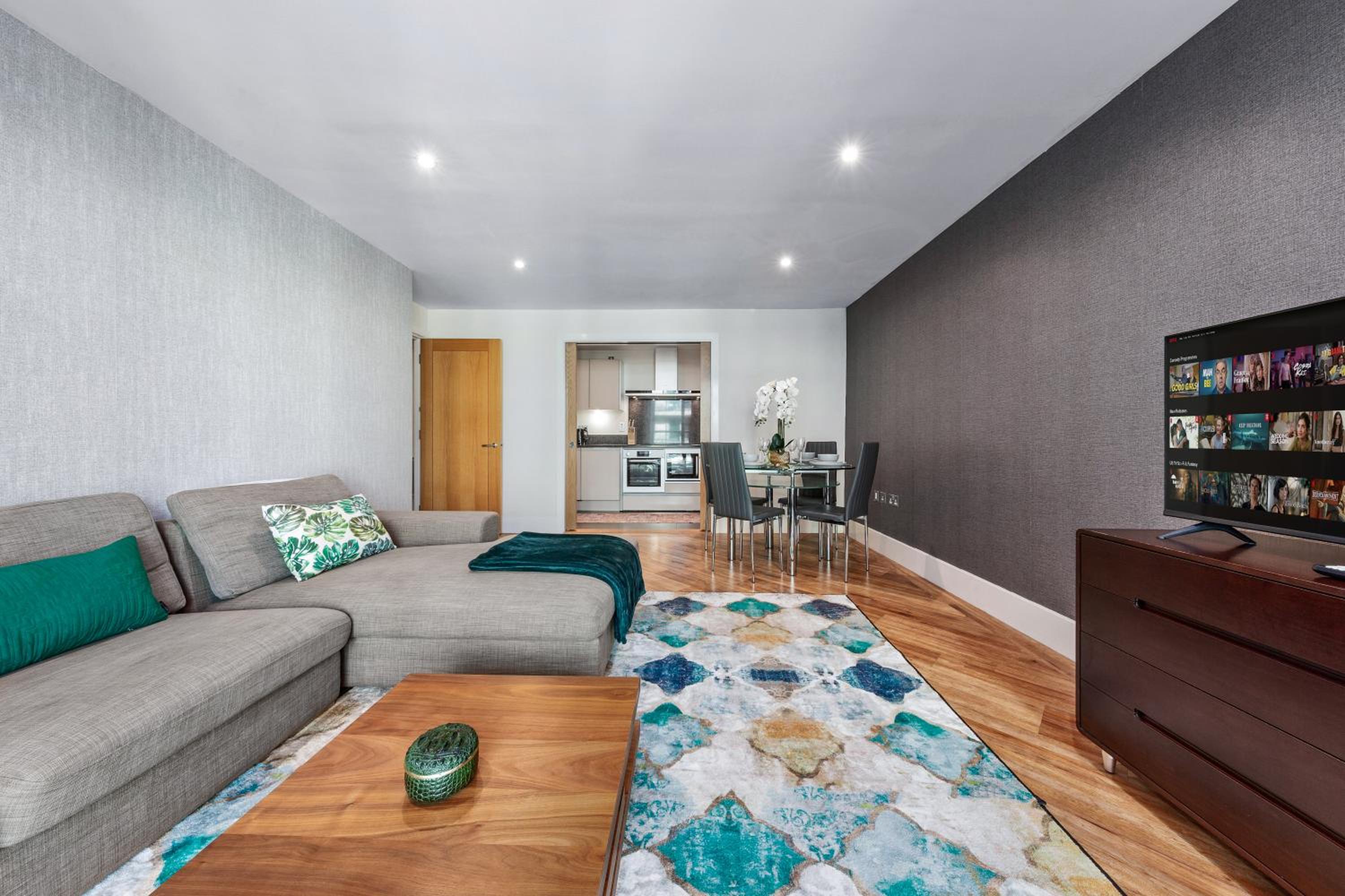 Vauxhall large 2bedroom Central London with amazing River View Panoramic Balcony