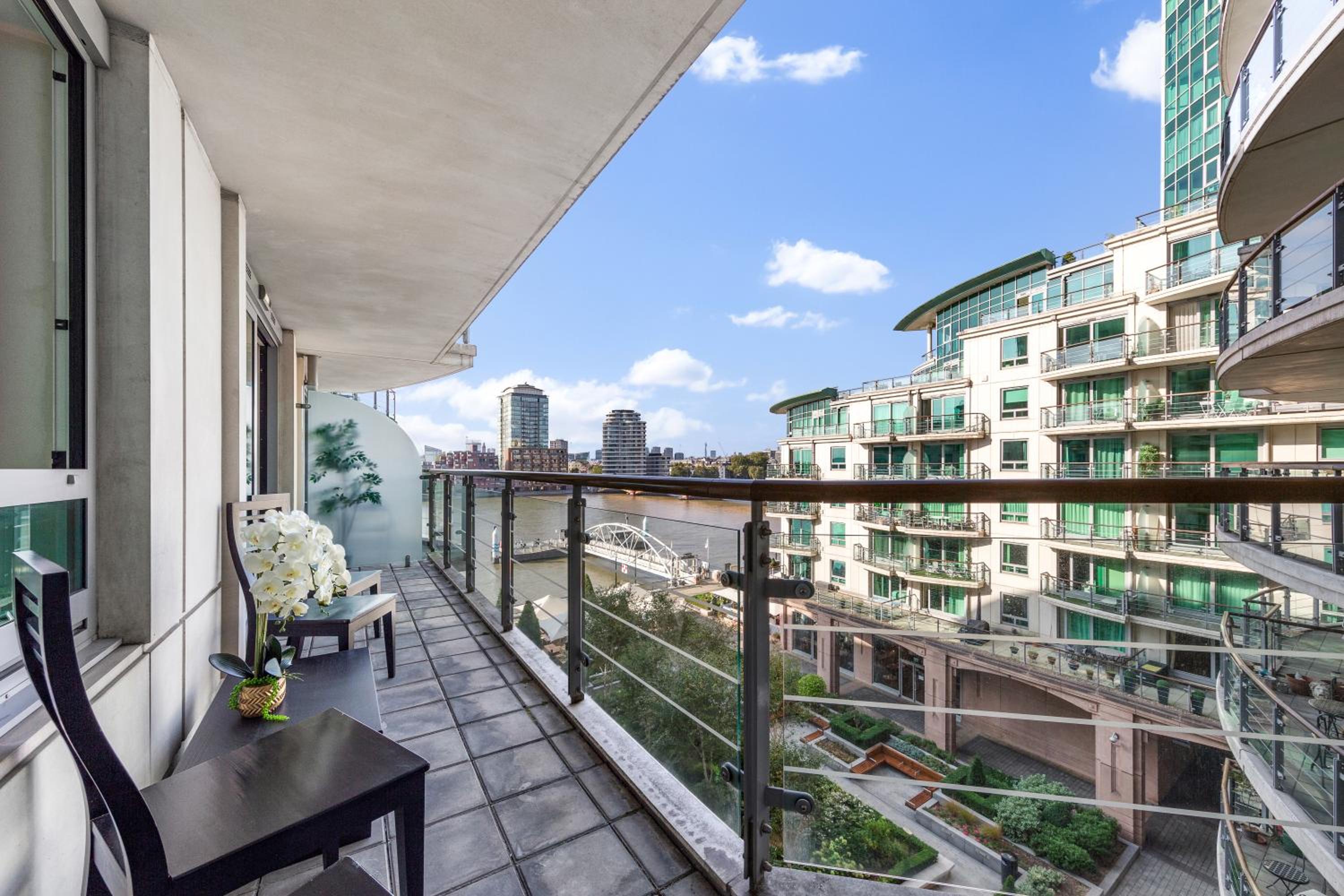 Vauxhall large 2bedroom Central London with amazing River View Panoramic Balcony