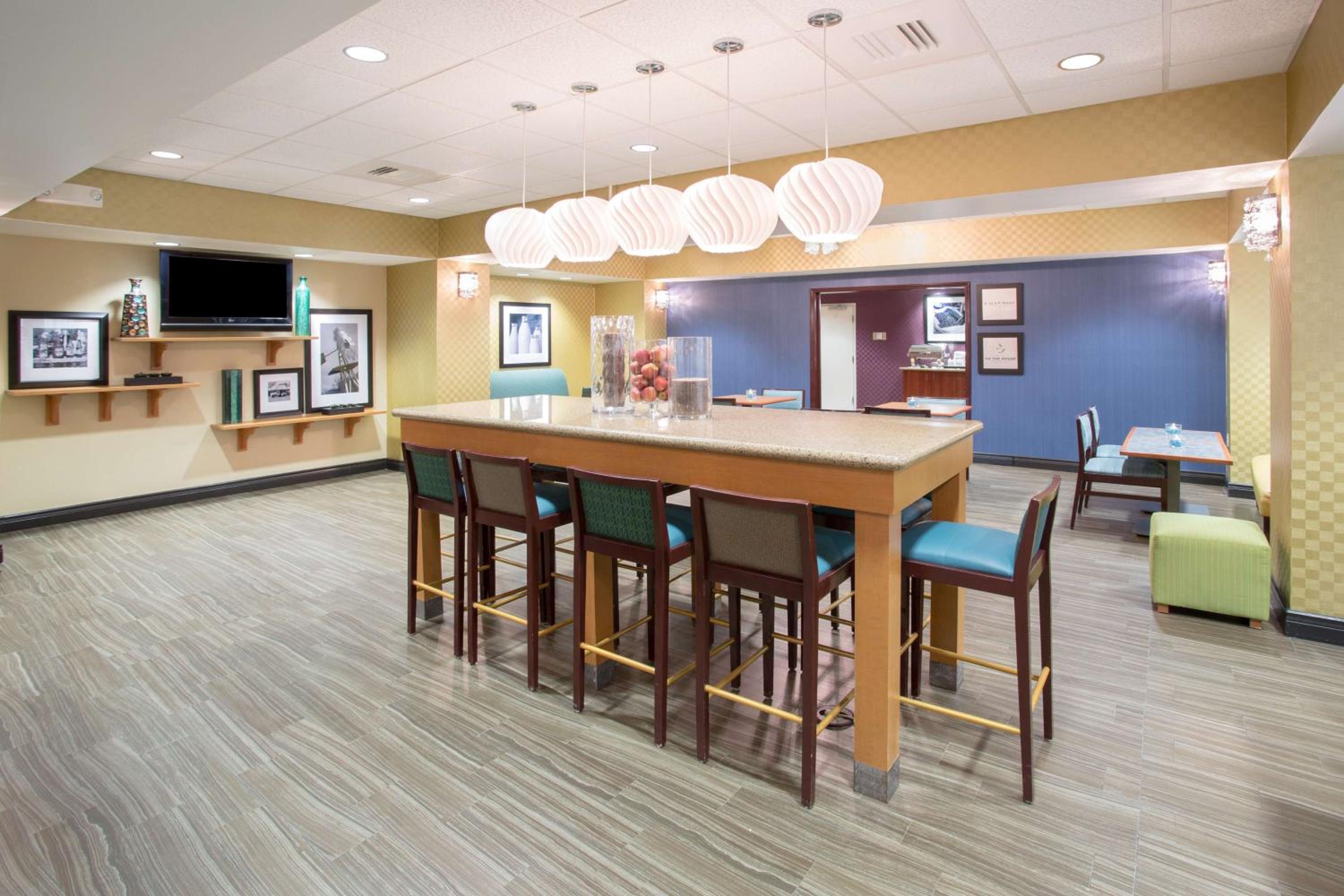 Santa Rosa Vacations - Hampton Inn Santa Rosa - Property Image 2