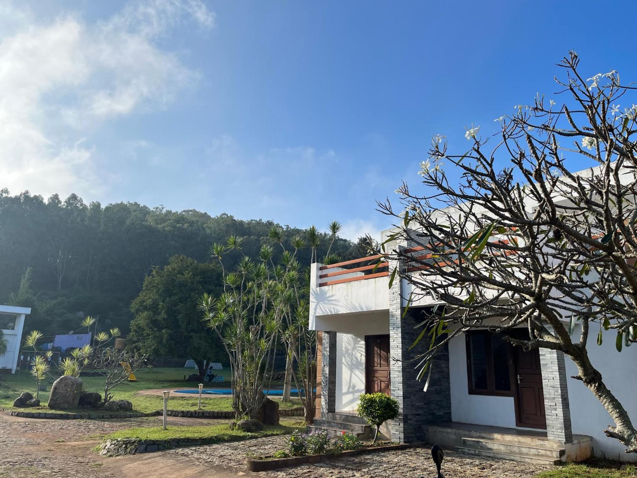 Easy Stays Yelagiri - Air Conditioned - Free Wifi - Swimming Pool - No Alcohol Zone view 5