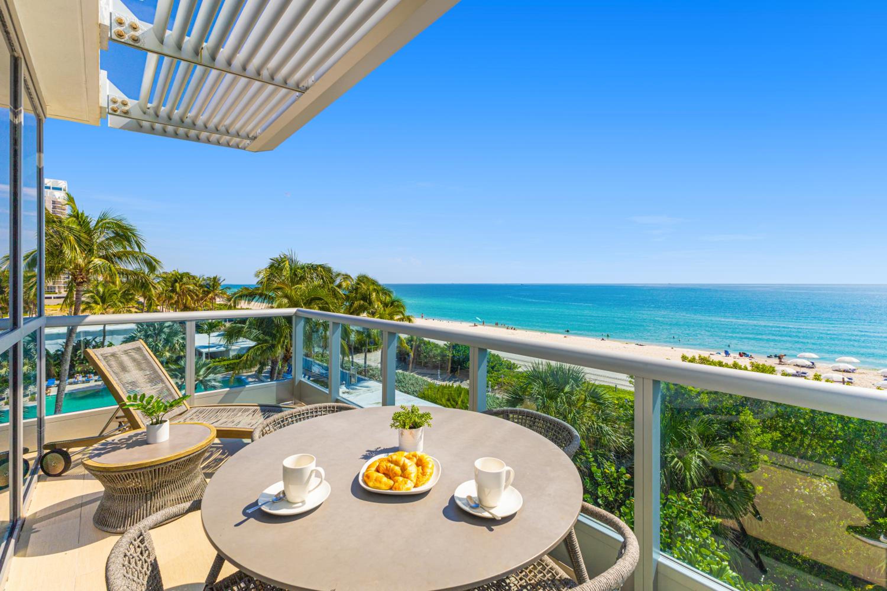 Dharma Home Suites Miami Beach at Monte Carlo