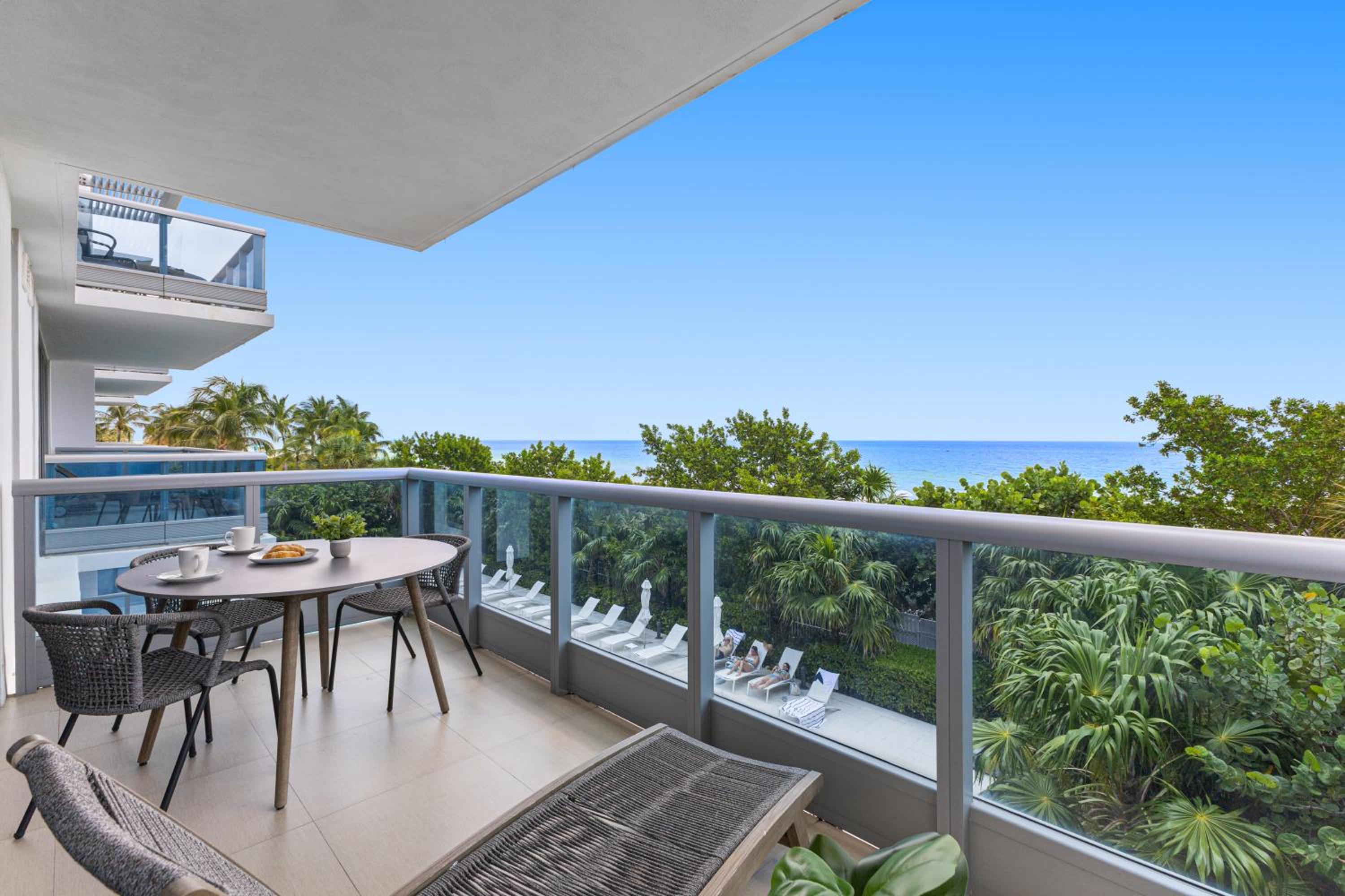 Dharma Home Suites Miami Beach at Monte Carlo