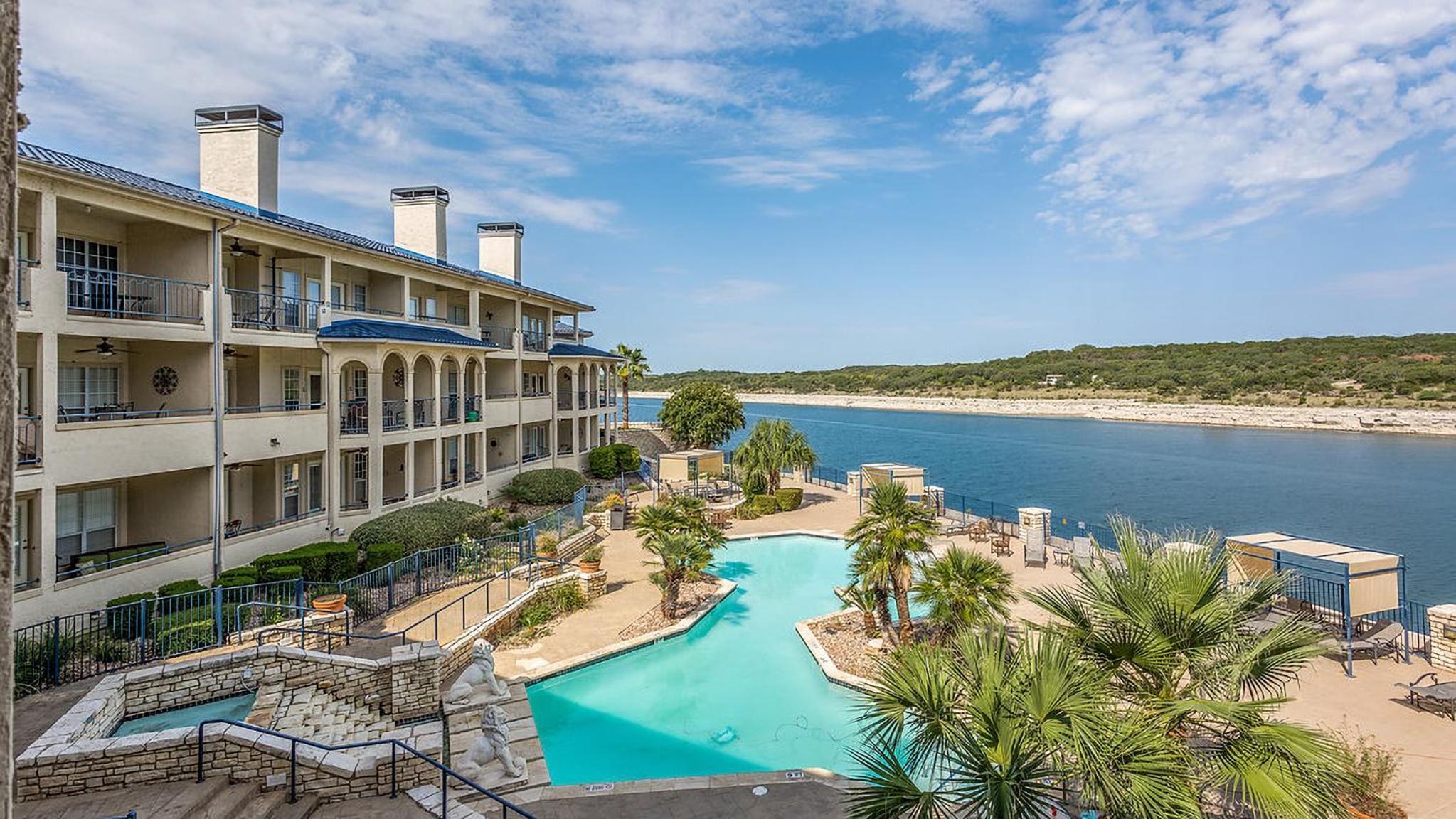 Lake Travis Stunning Waterfront, Sunset & Pool Views, Pet Friendly, Boat Ramp, Lago Vista, Texas view 5