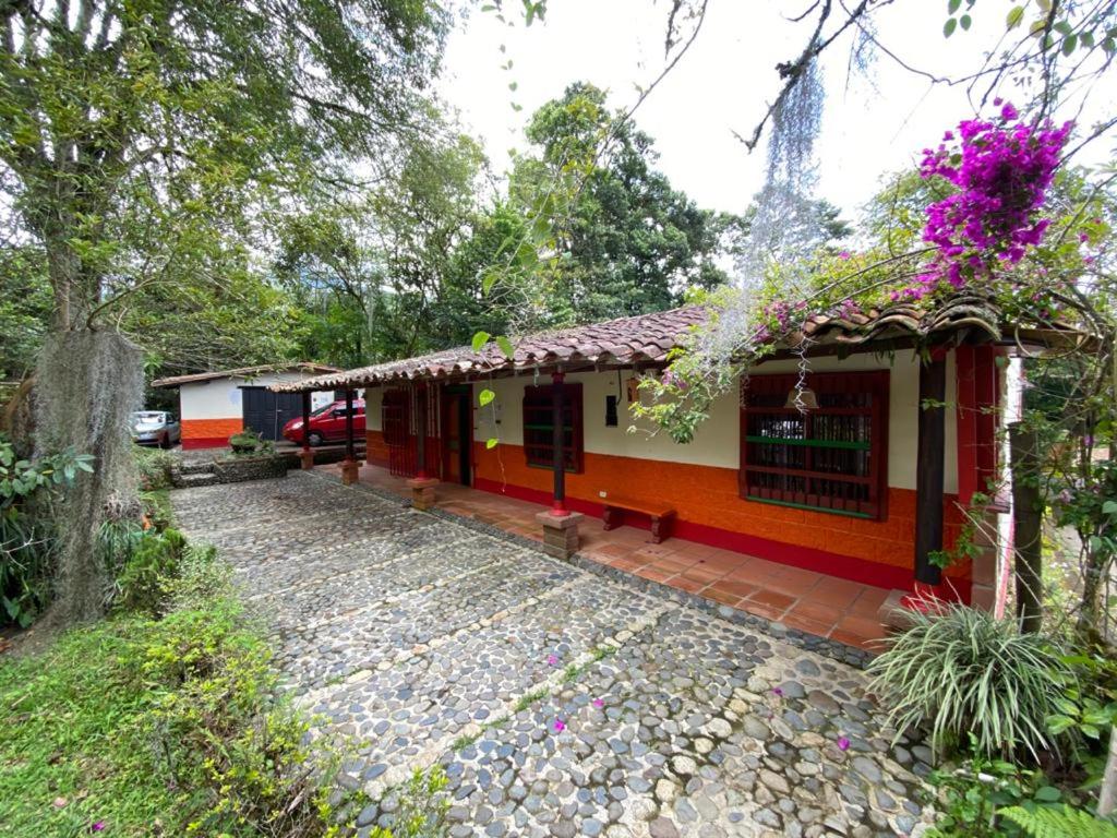 Maravilla de cabaña grupal 5-10 personas parking, wifi, campestre, cercana