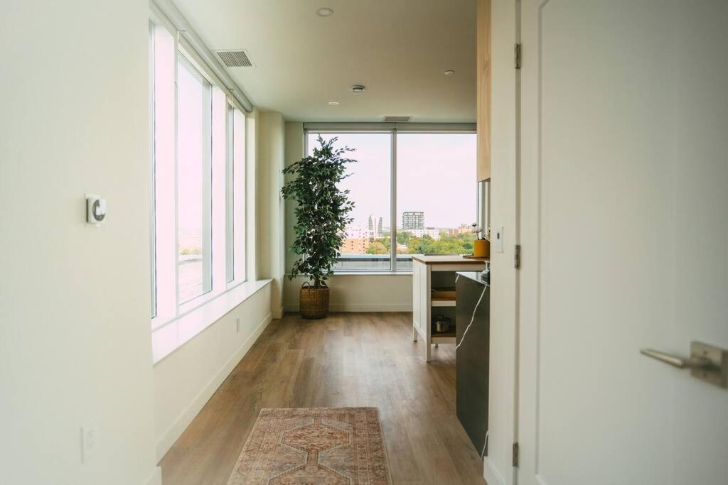 Luxury 1BR Penthouse Apt In Central Halifax