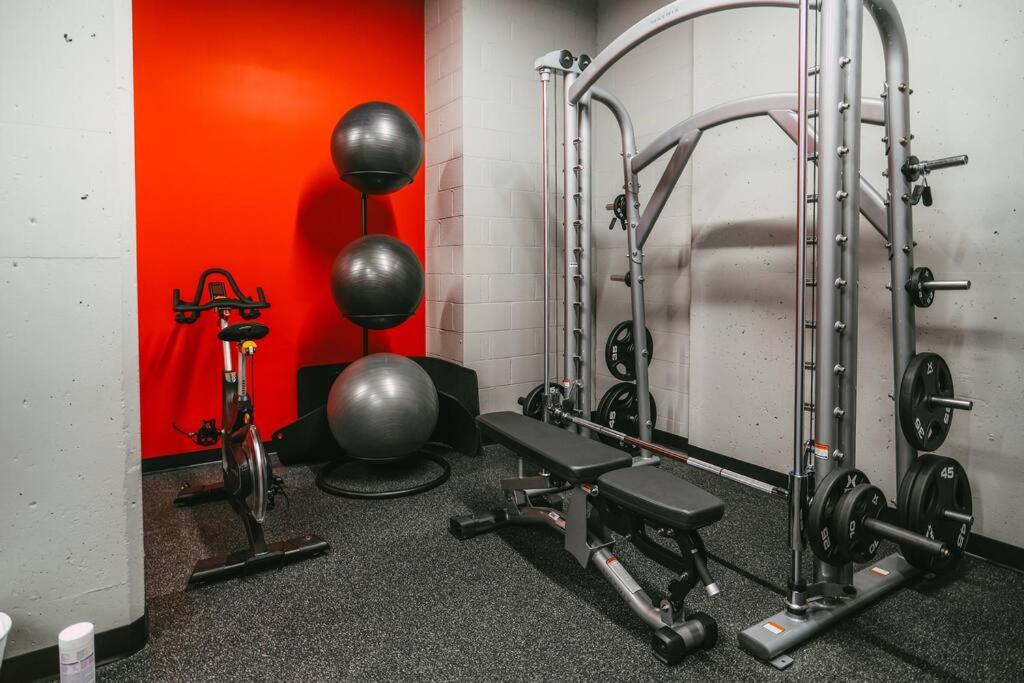Luxury 1BR Penthouse Apt In Central Halifax