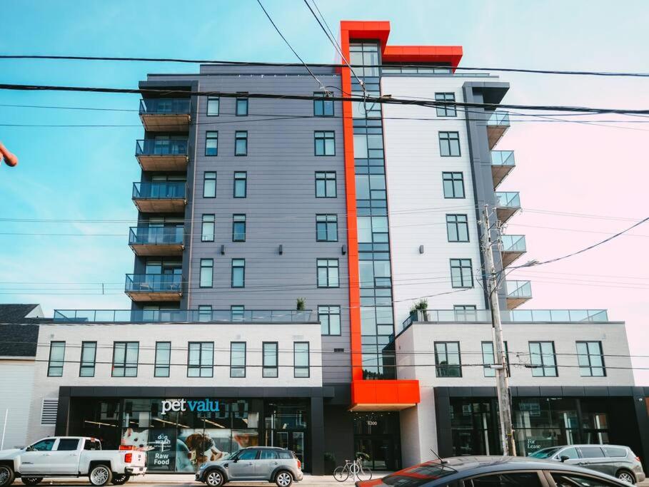 Luxury 1BR Penthouse Apt In Central Halifax