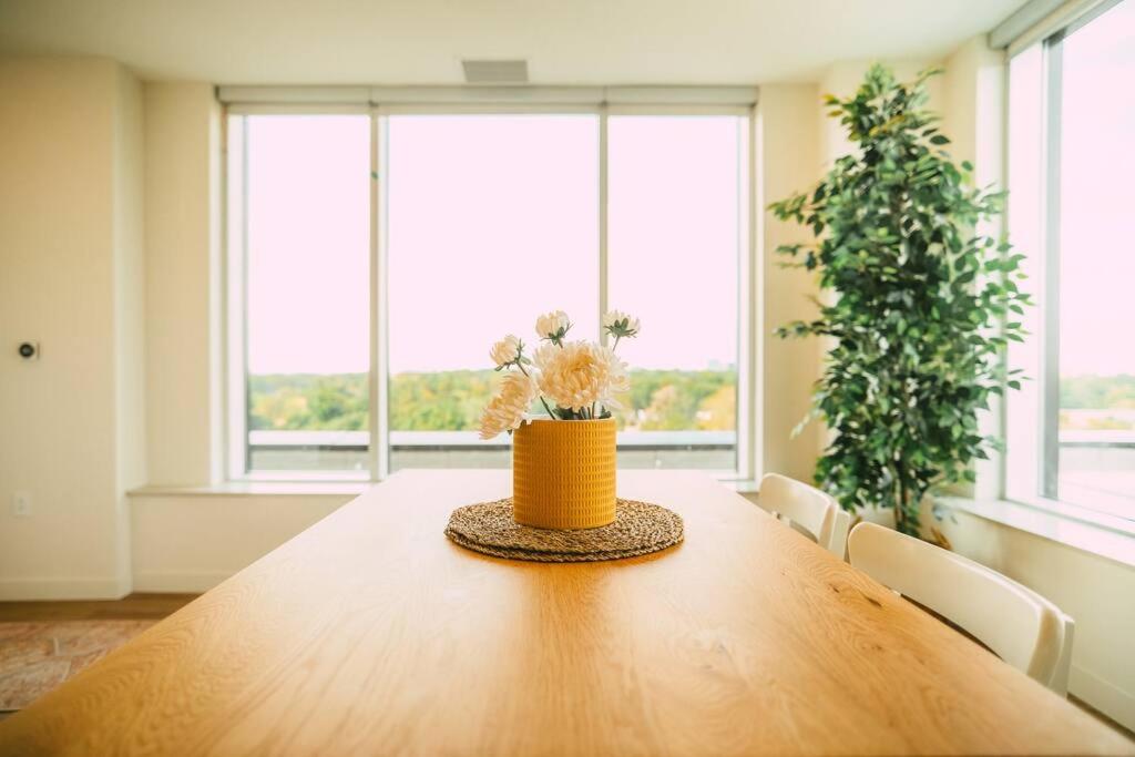 Luxury 1BR Penthouse Apt In Central Halifax