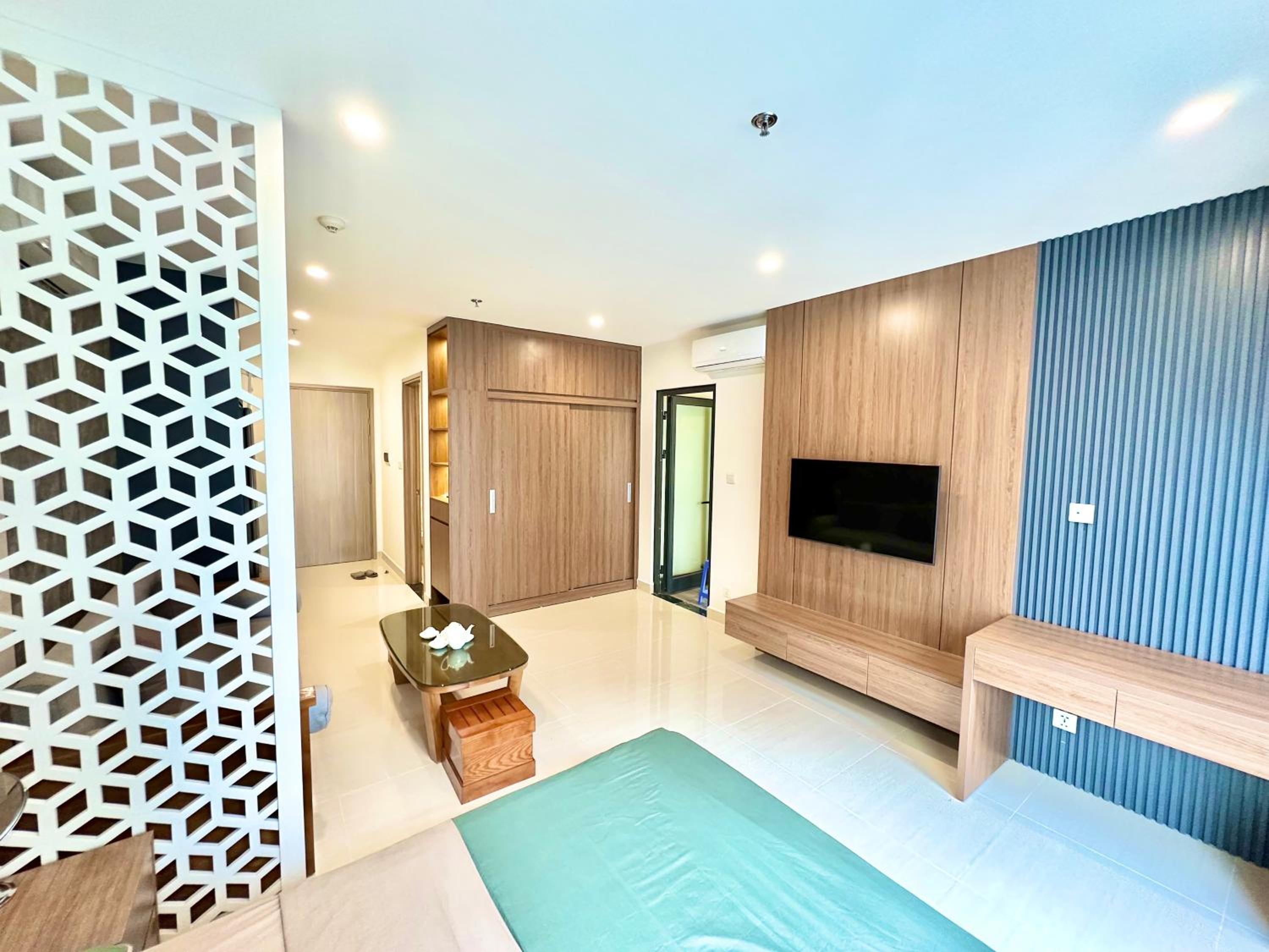 Pooling View Modern Apt 3' to Artificial Sea