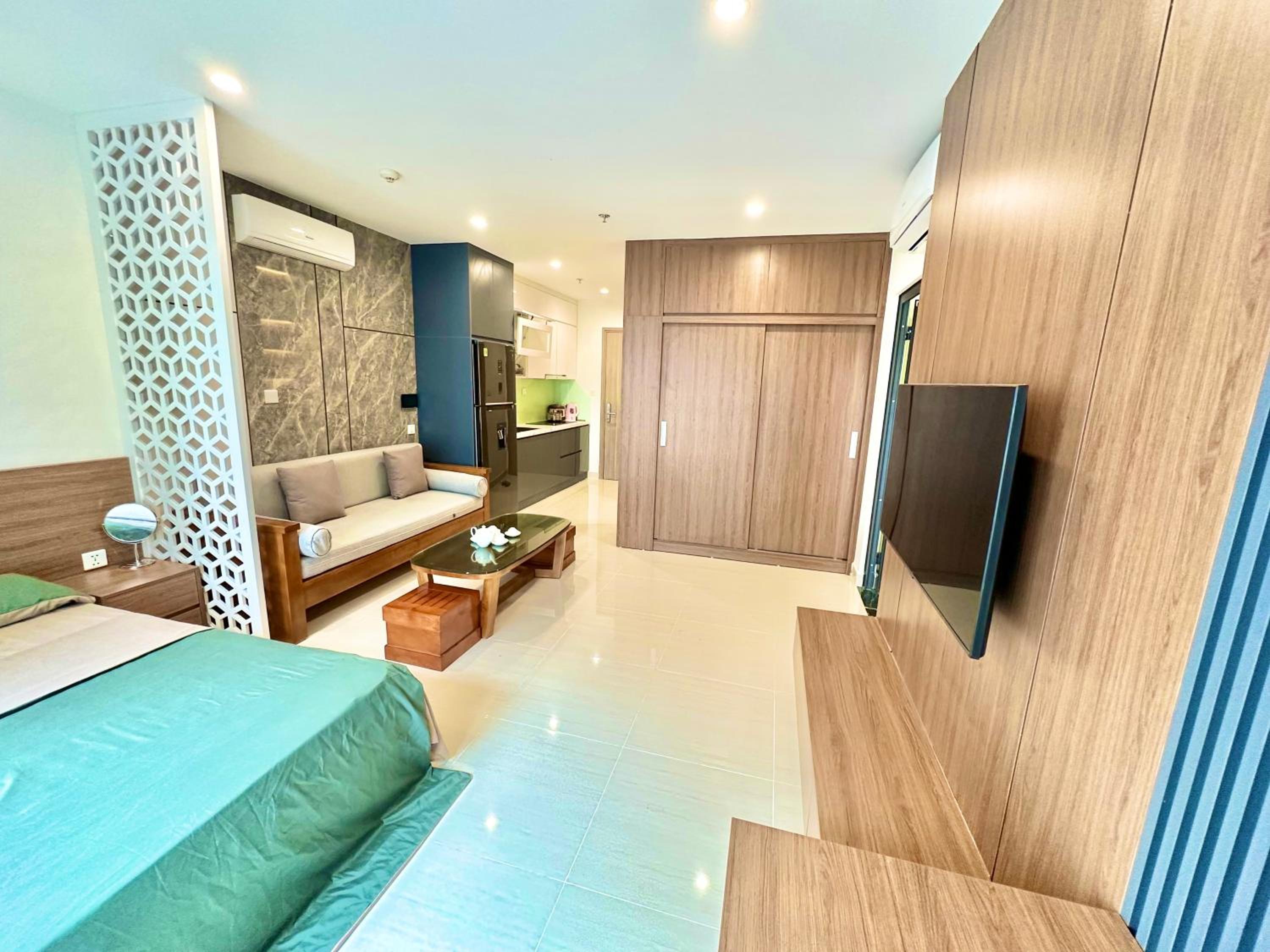 Pooling View Modern Apt 3' to Artificial Sea