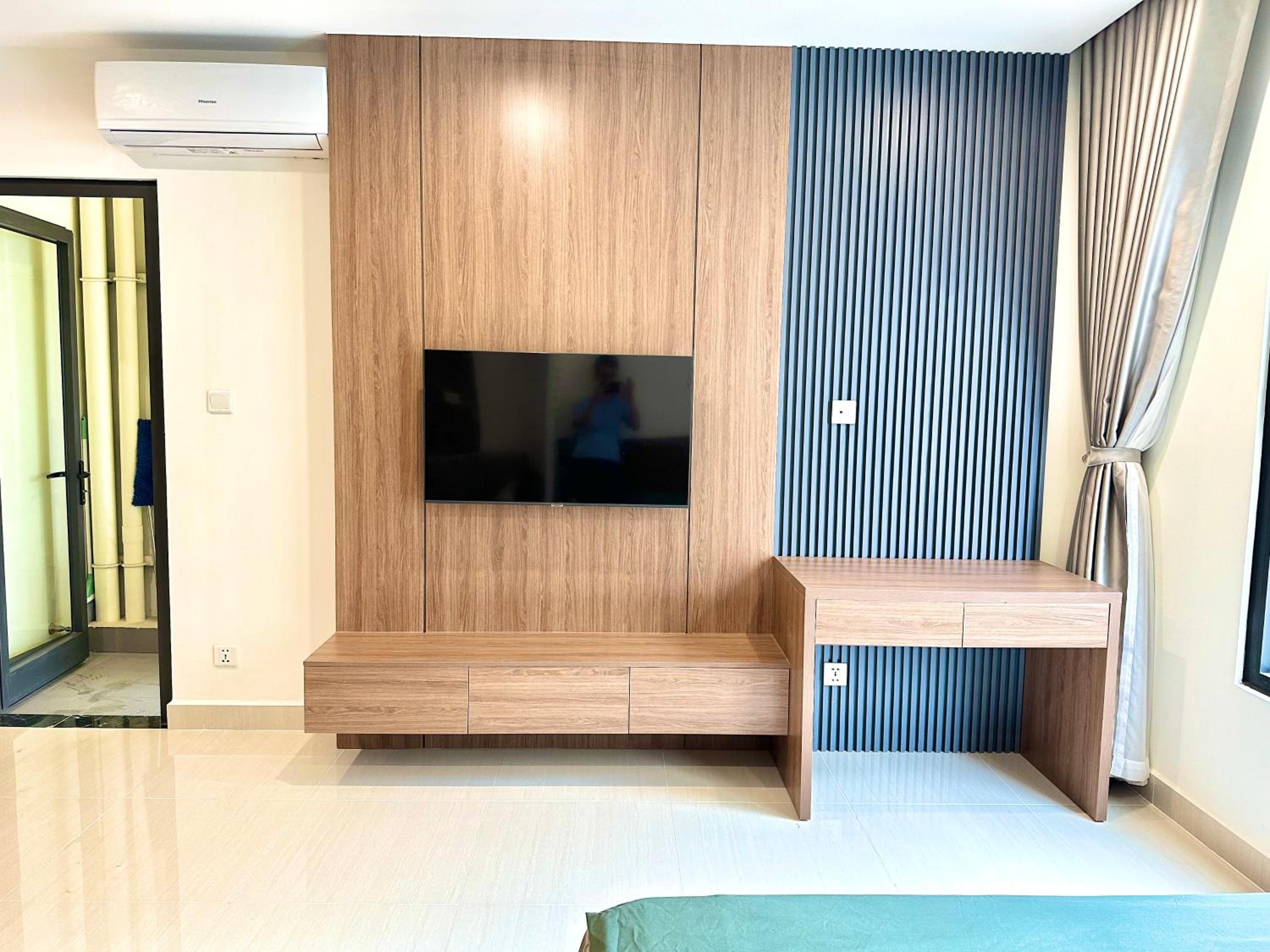 Pooling View Modern Apt 3' to Artificial Sea