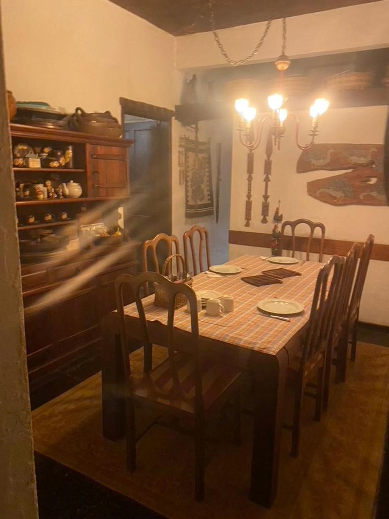 Casa com cachoeira e rio particular