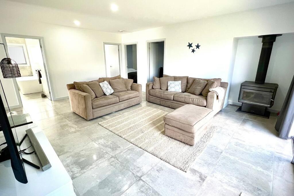 Allawah - 5 bedroom luxury home with a pool