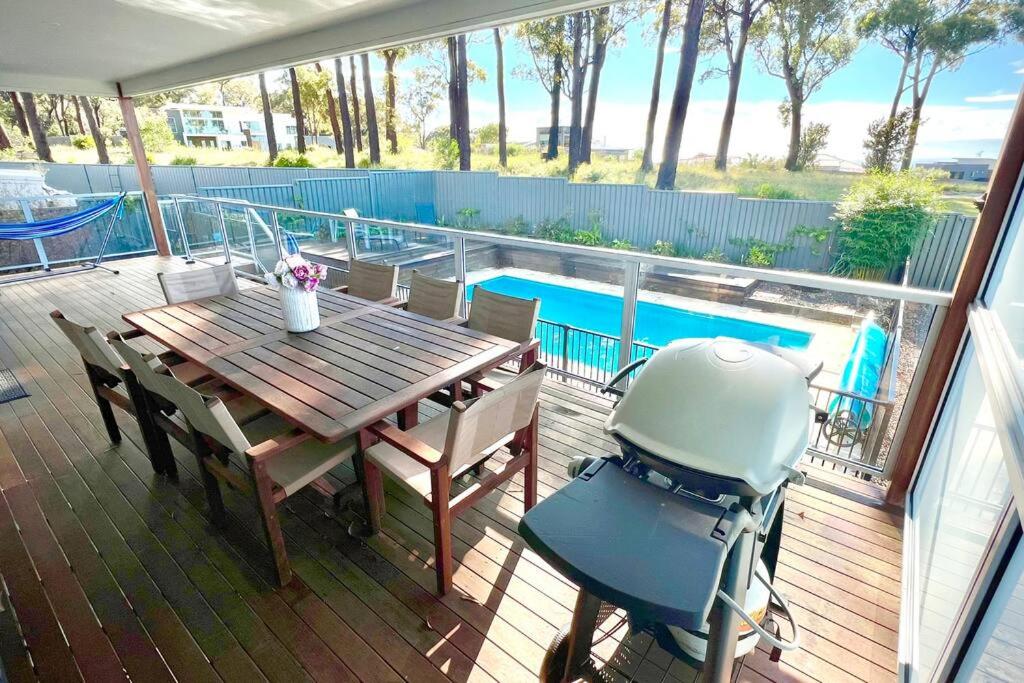 Allawah - 5 bedroom luxury home with a pool