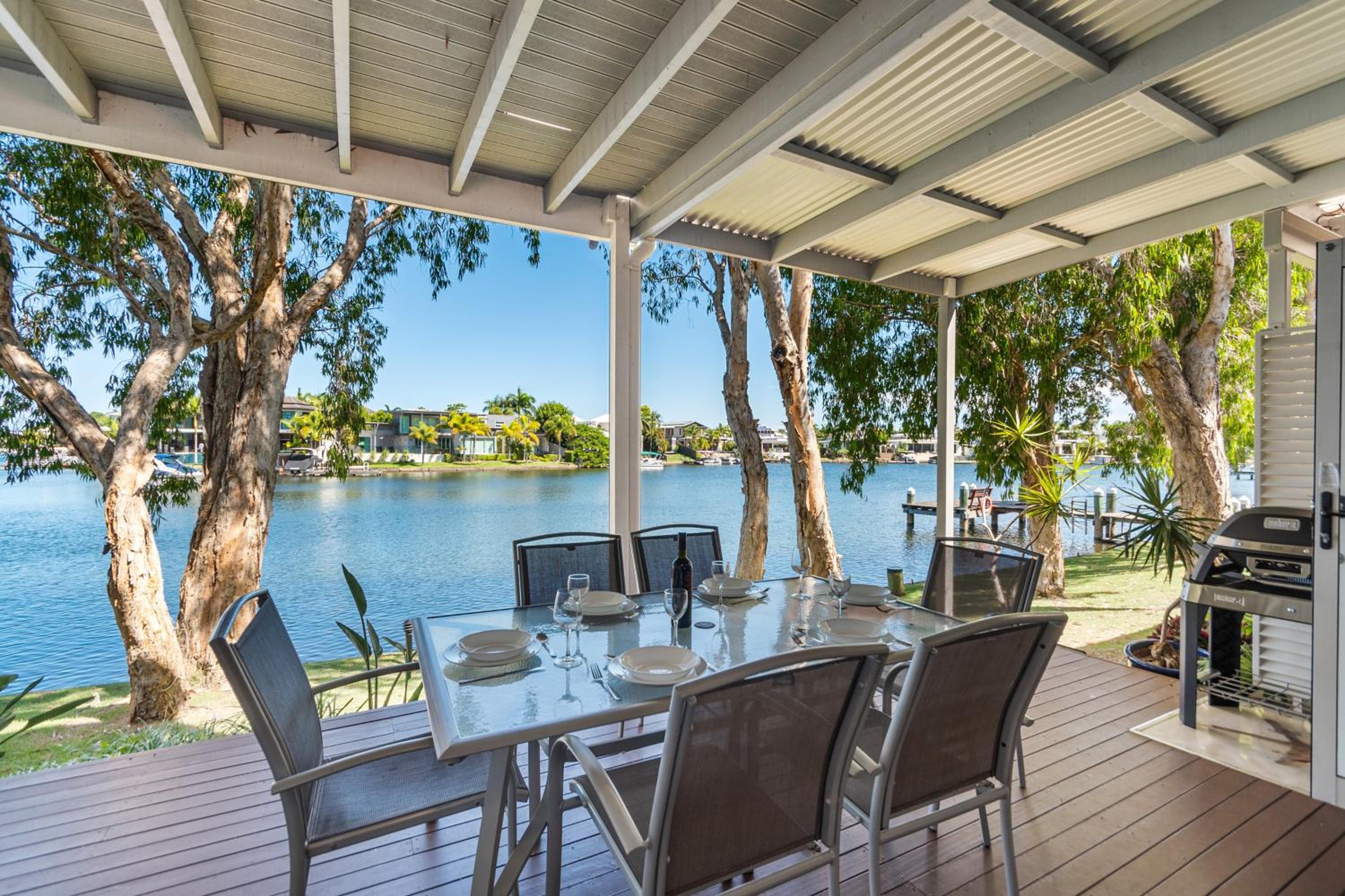 Noosa Entrance Waterfront Resort