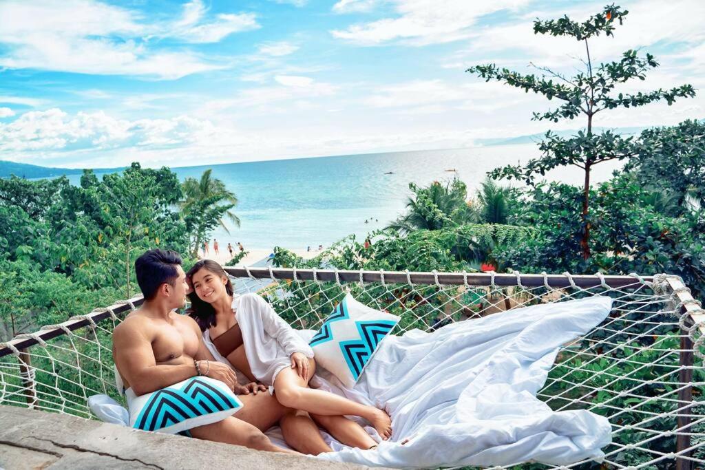 Beachfront Pool Villa, 12 Min to Kawasan Falls - The Verge Cebu view 3